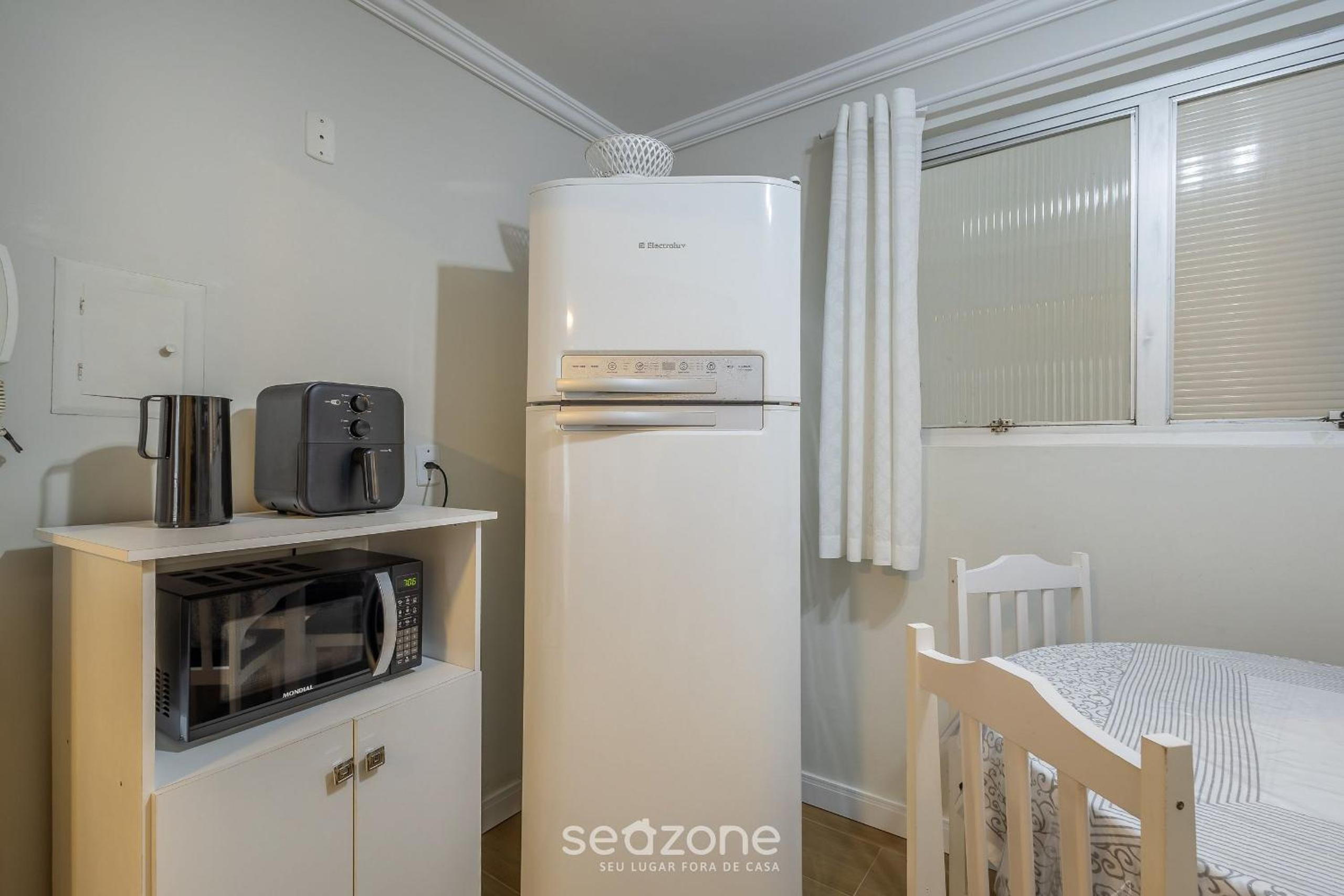 Functional Apt 120m from the Beach in BC | CEC0302
