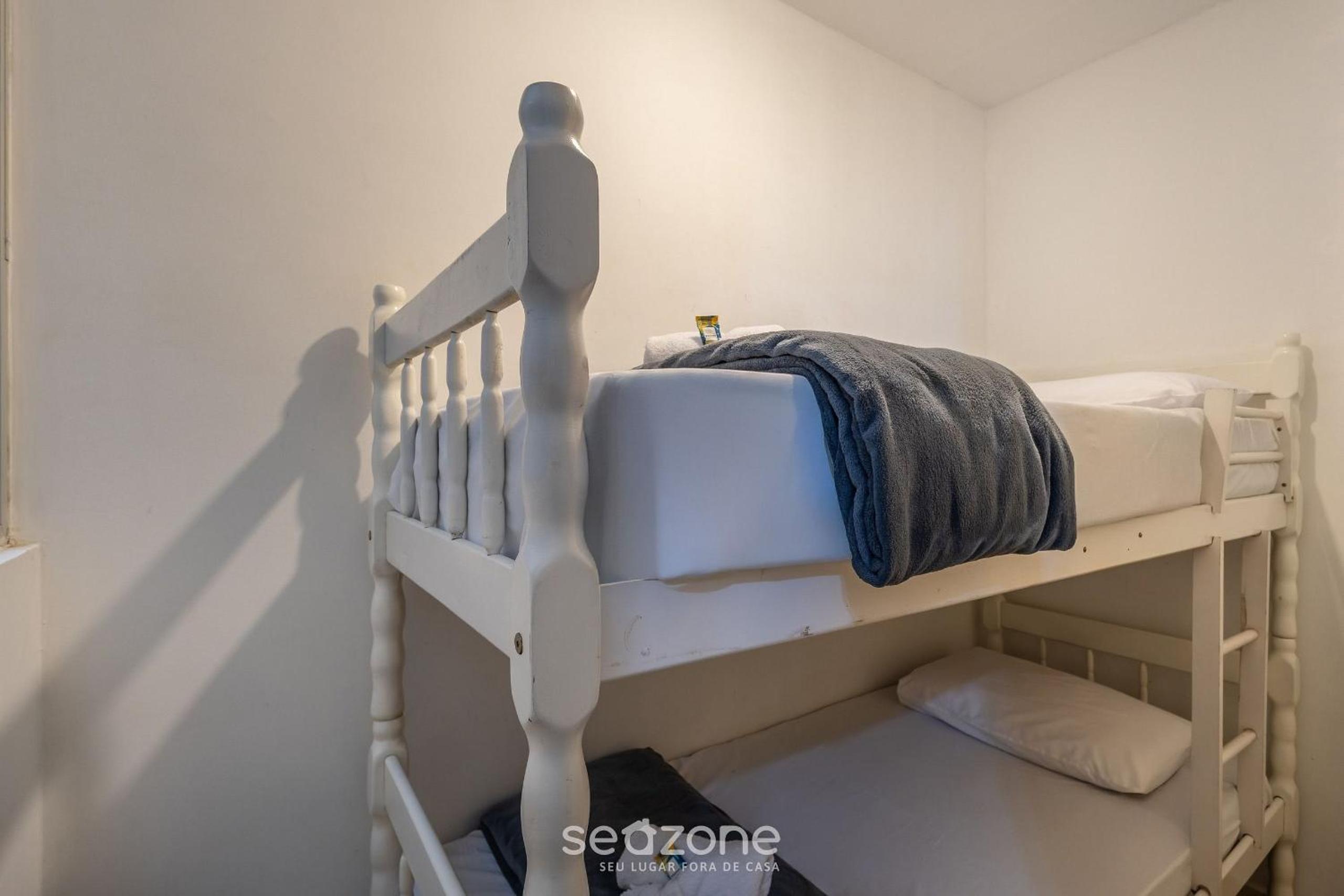 Functional Apt 120m from the Beach in BC | CEC0302