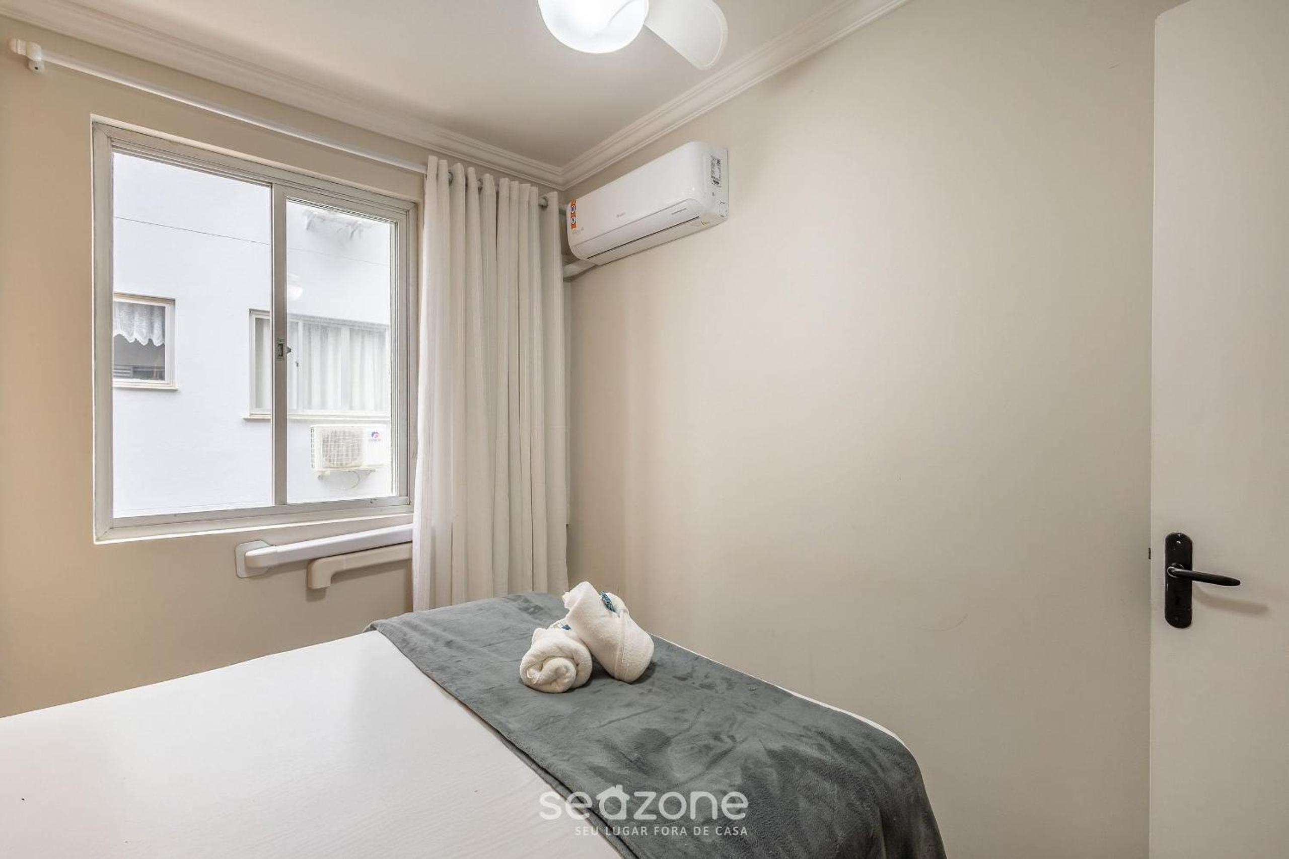 Functional Apt 120m from the Beach in BC | CEC0302