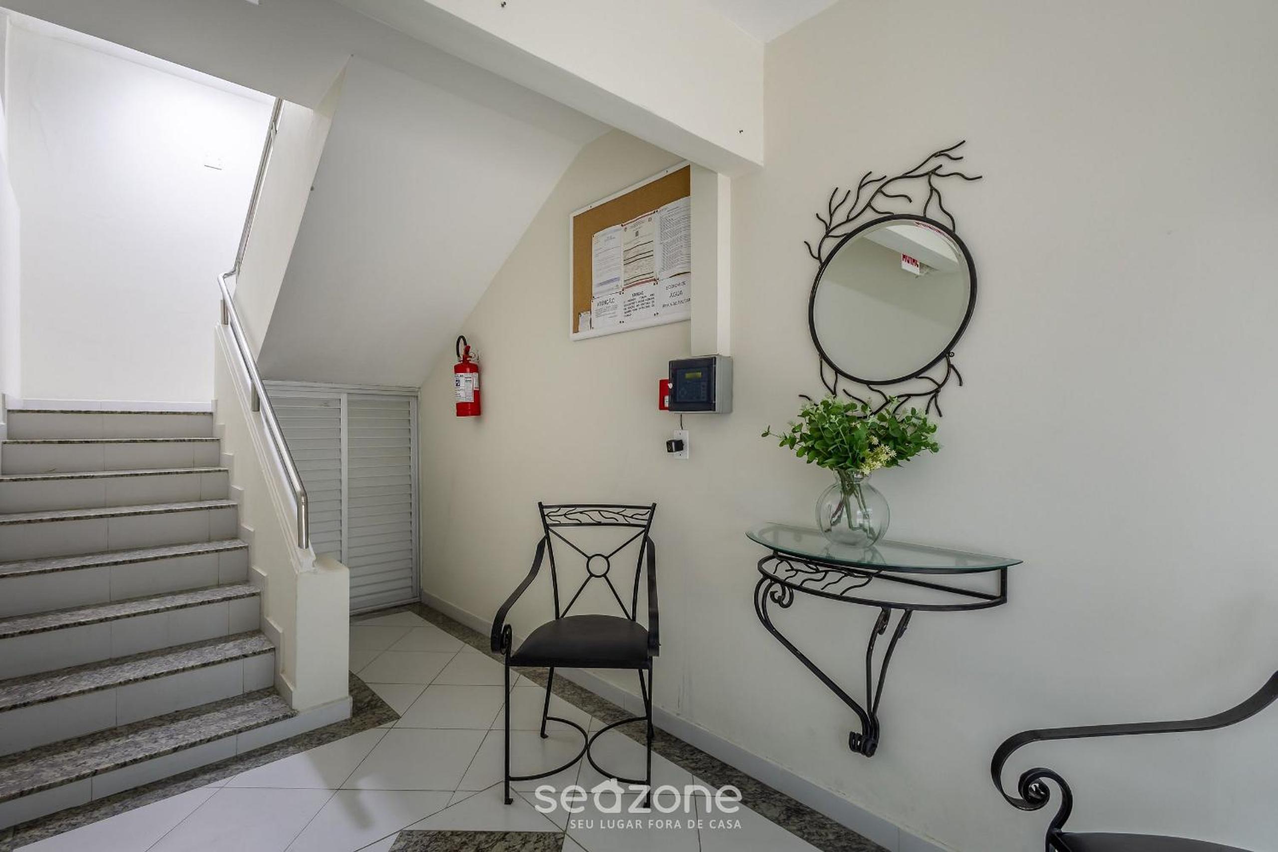 Functional Apt 120m from the Beach in BC | CEC0302