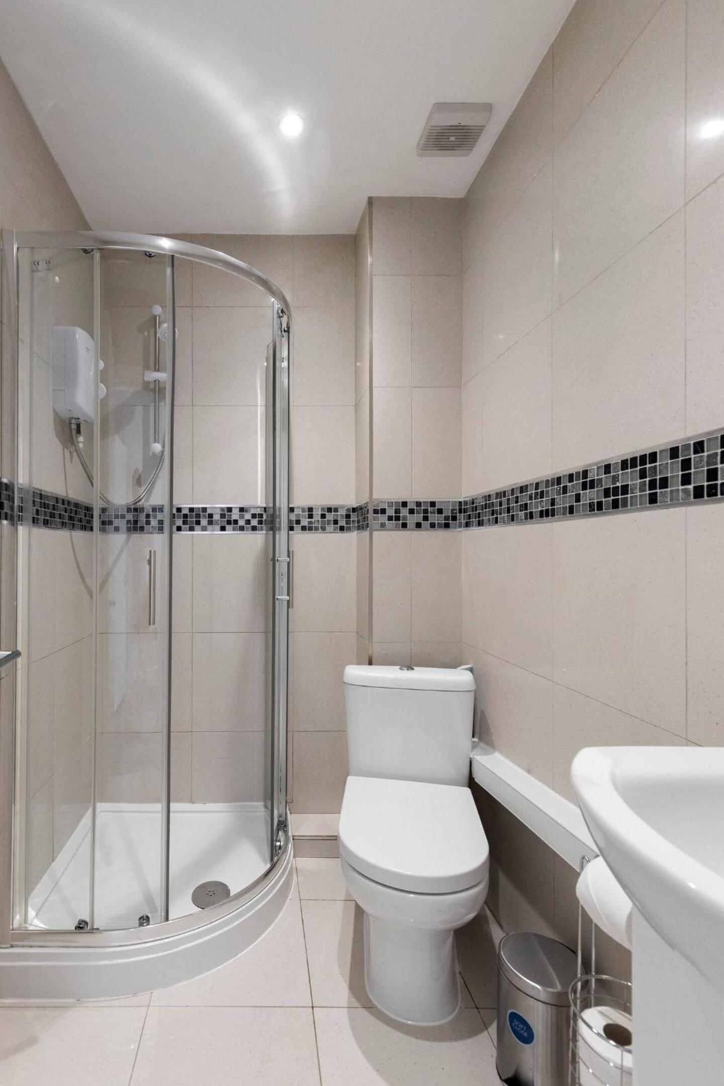 Perfect Flat Next To Highgate Station