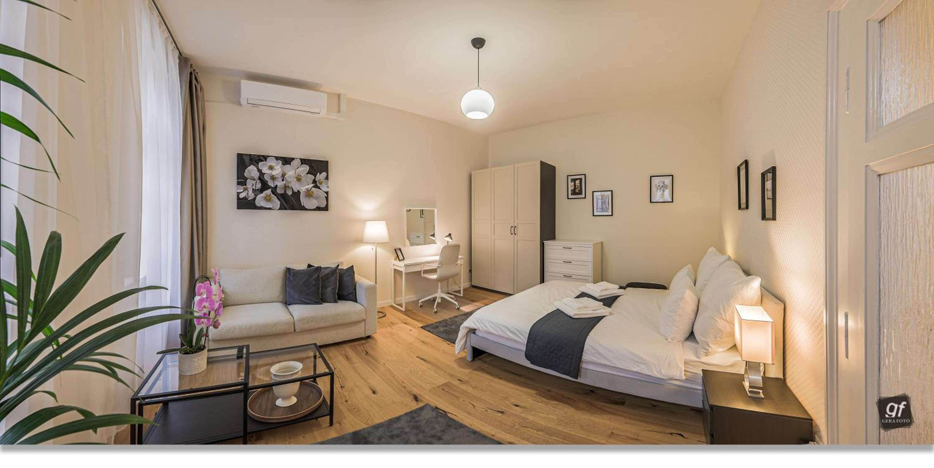 City-Center Apartment with Stylish and Modern Comforts