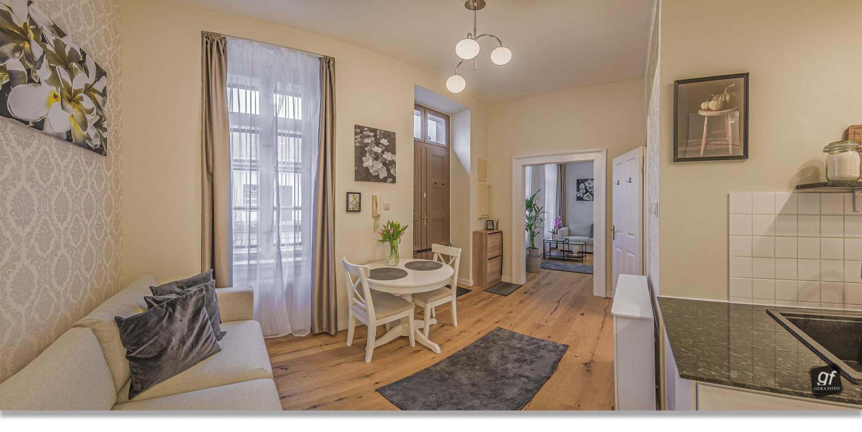 City-Center Apartment with Stylish and Modern Comforts
