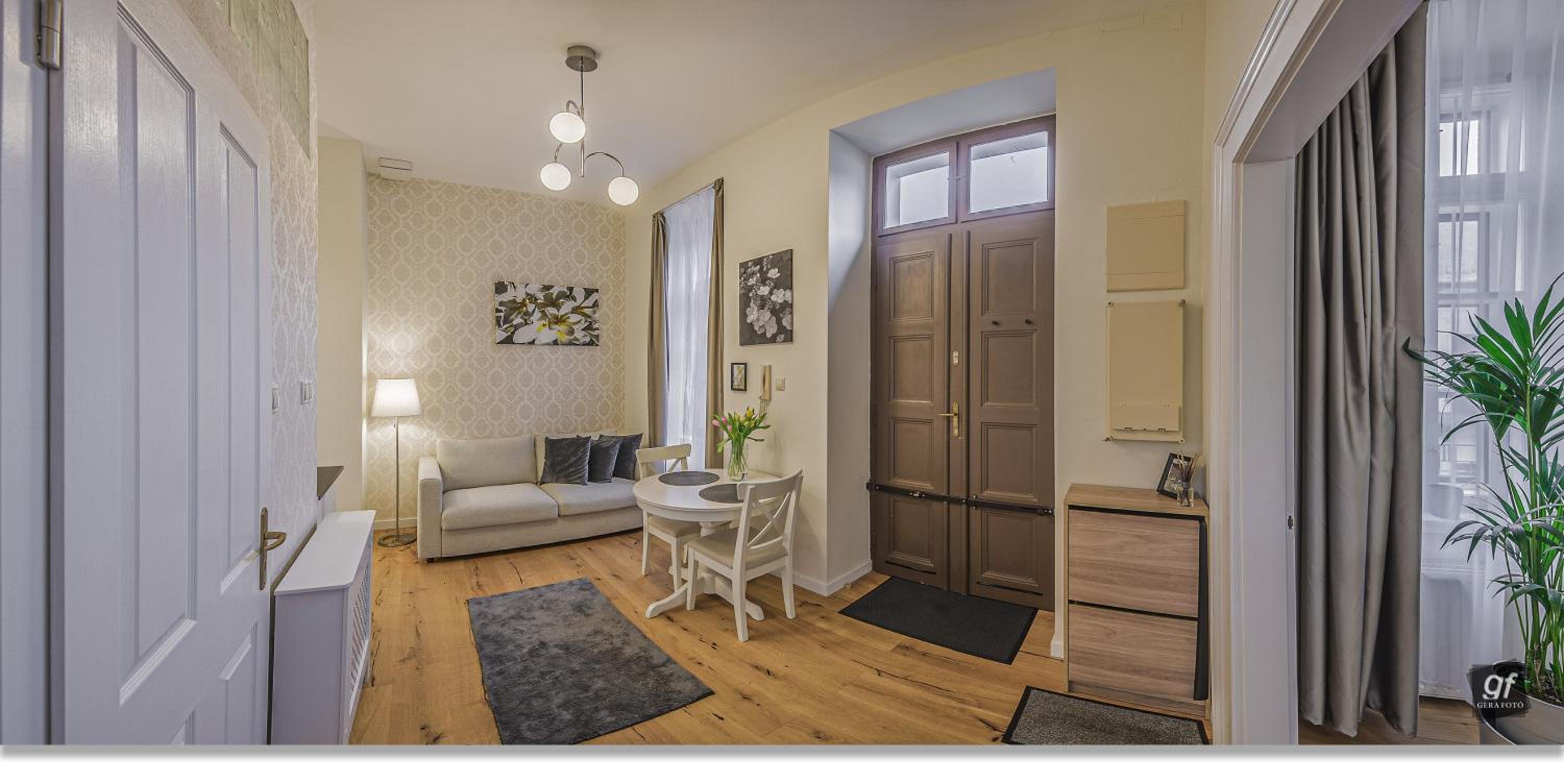 City-Center Apartment with Stylish and Modern Comforts