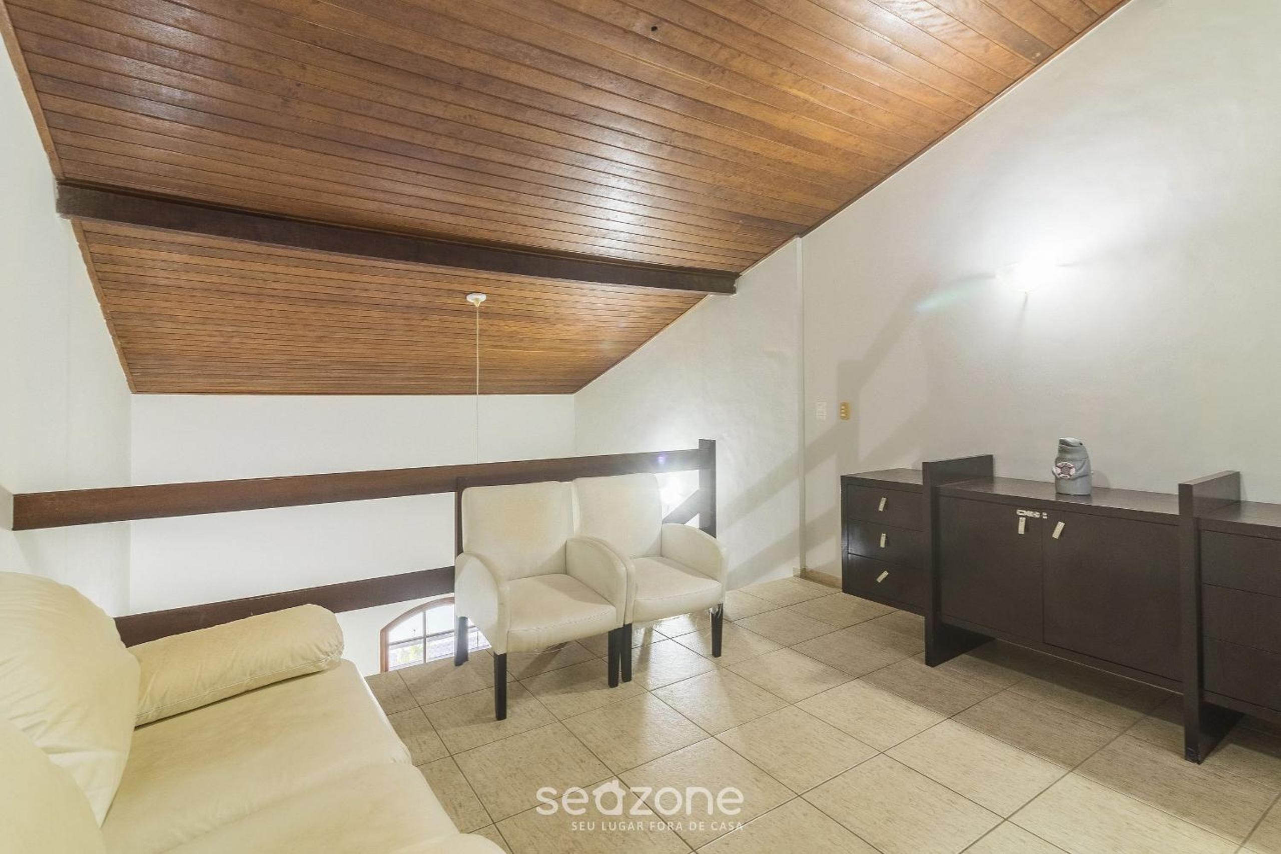 4BR House in Condo w/ Pool NAT0202