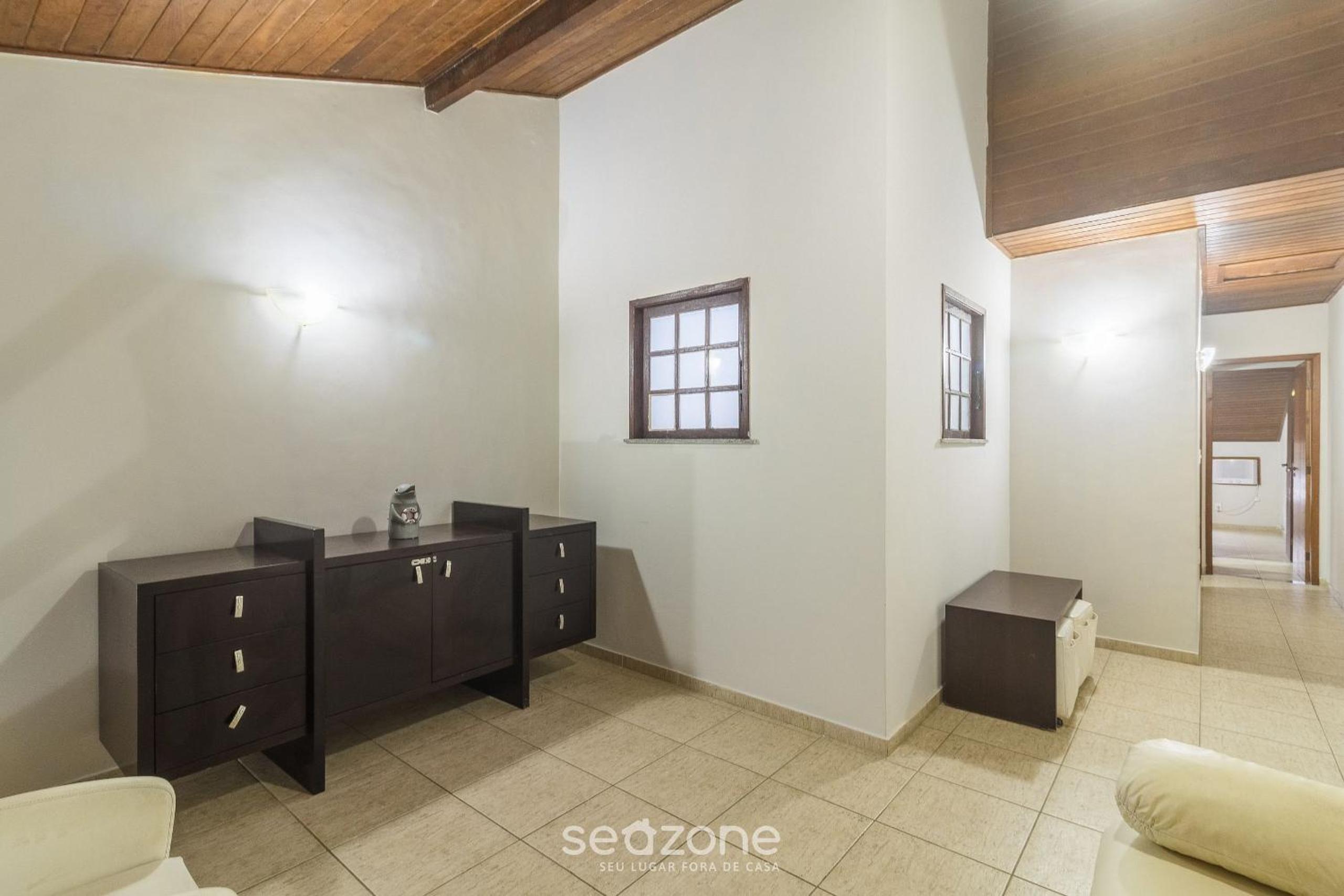 4BR House in Condo w/ Pool NAT0202