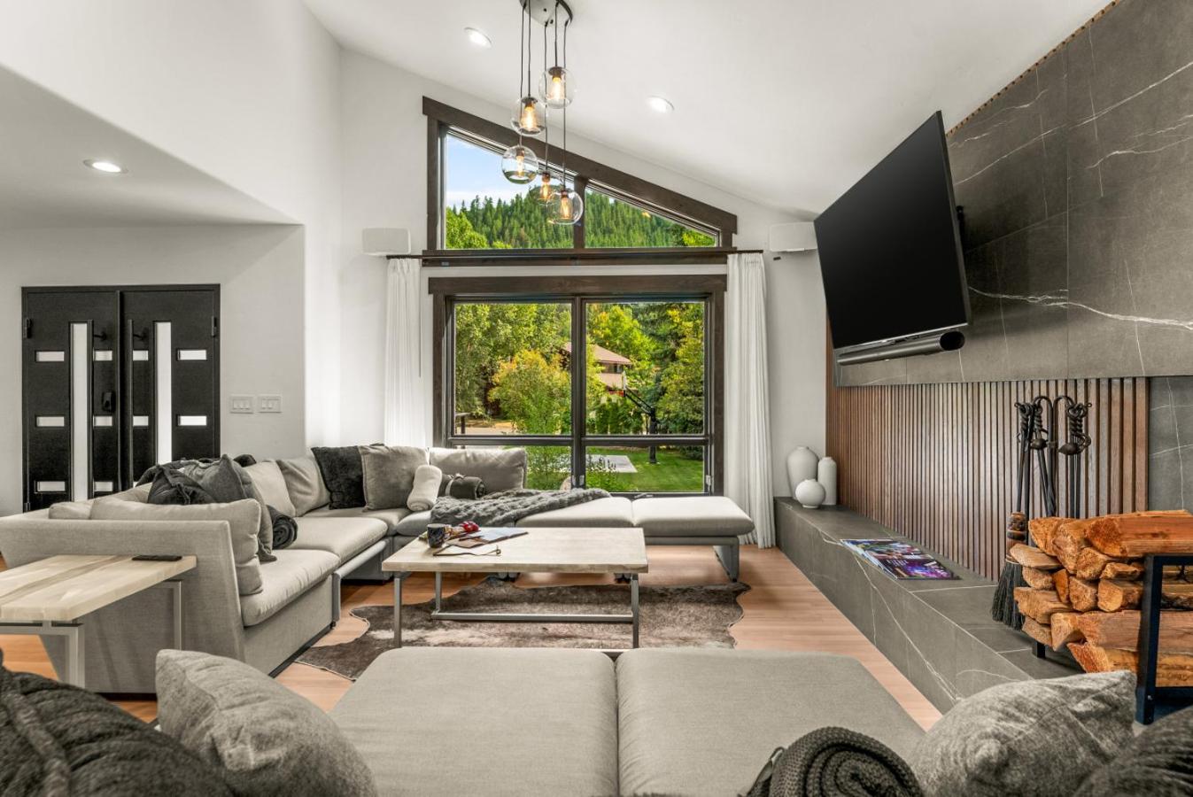 Stonecreek Summit 6BR LUXE Retreat with Hot Tub