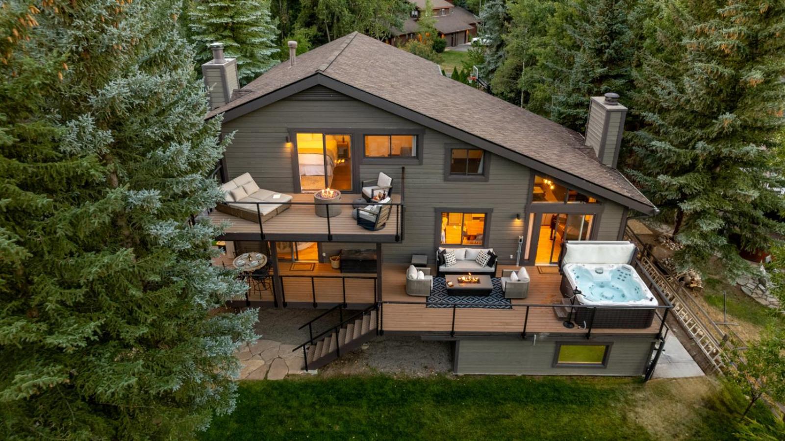 Stonecreek Summit 6BR LUXE Retreat with Hot Tub