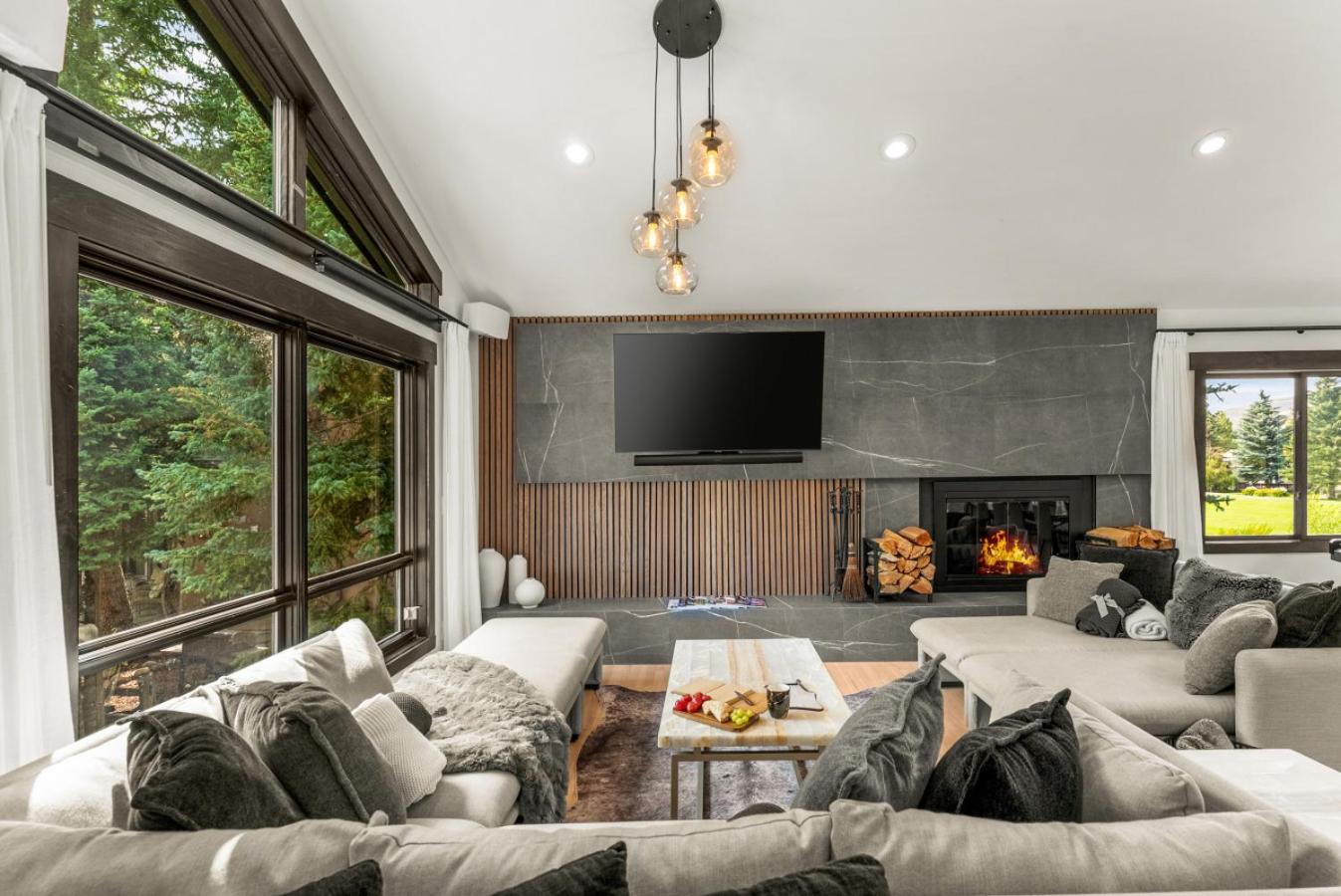 Stonecreek Summit 6BR LUXE Retreat with Hot Tub