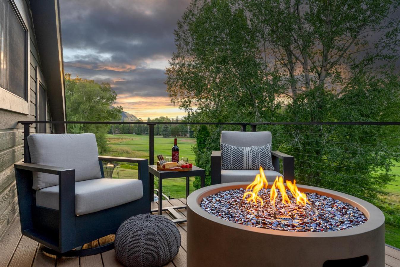 Stonecreek Summit 6BR LUXE Retreat with Hot Tub