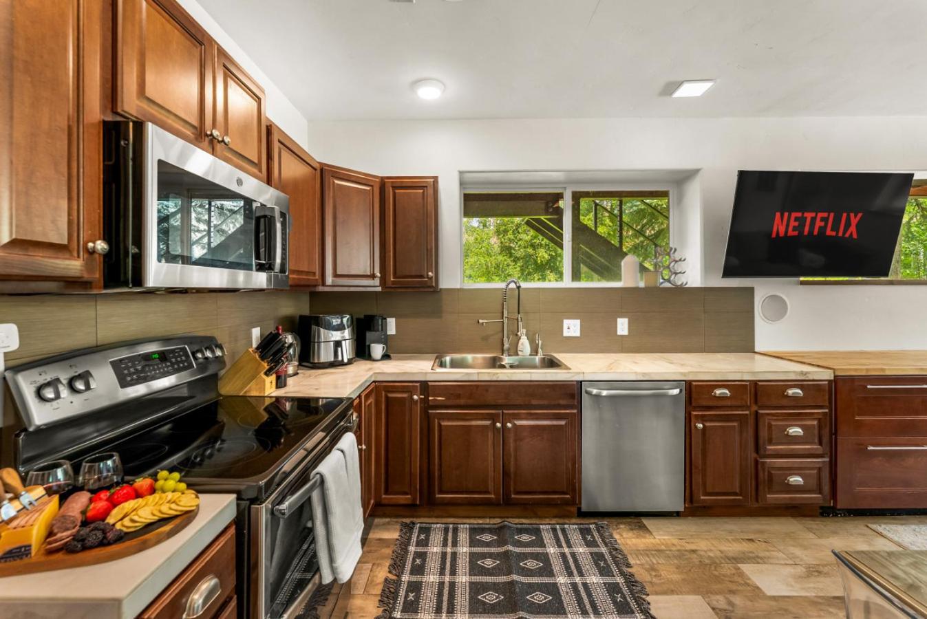 Stonecreek Summit 6BR LUXE Retreat with Hot Tub