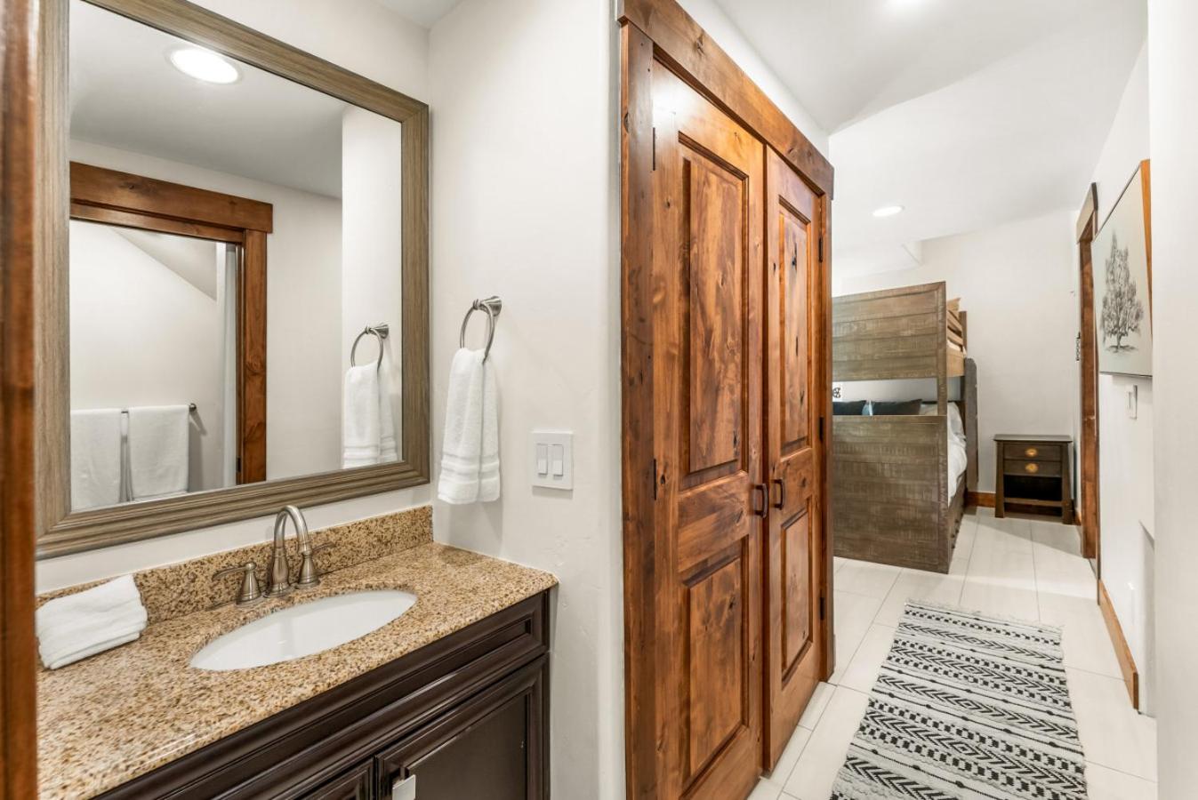 Stonecreek Summit 6BR LUXE Retreat with Hot Tub