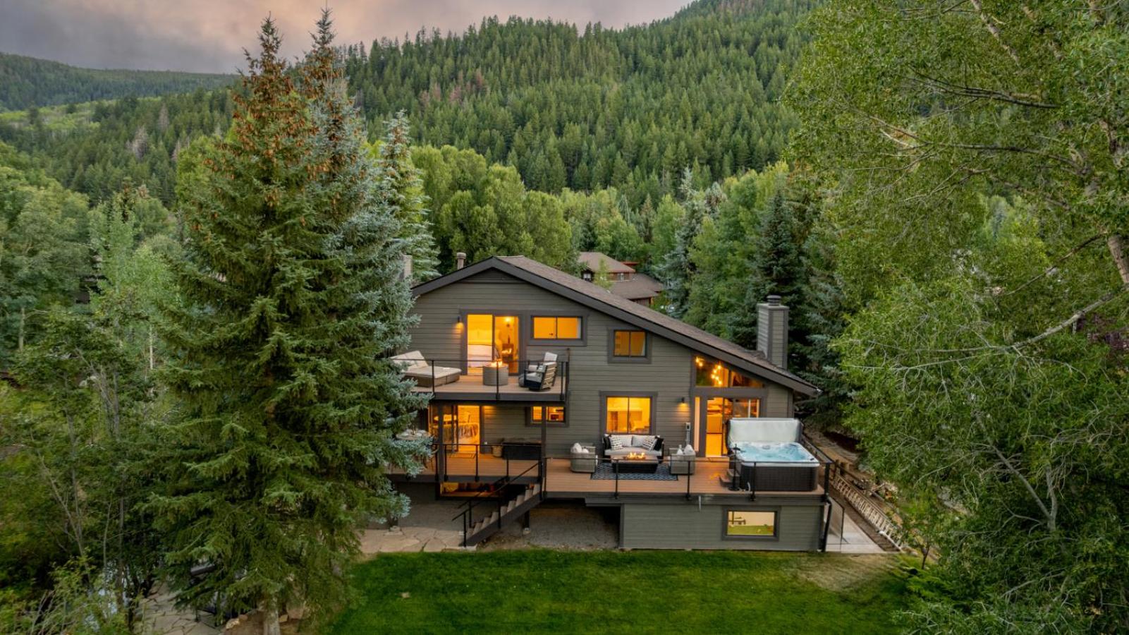 Stonecreek Summit 6BR LUXE Retreat with Hot Tub