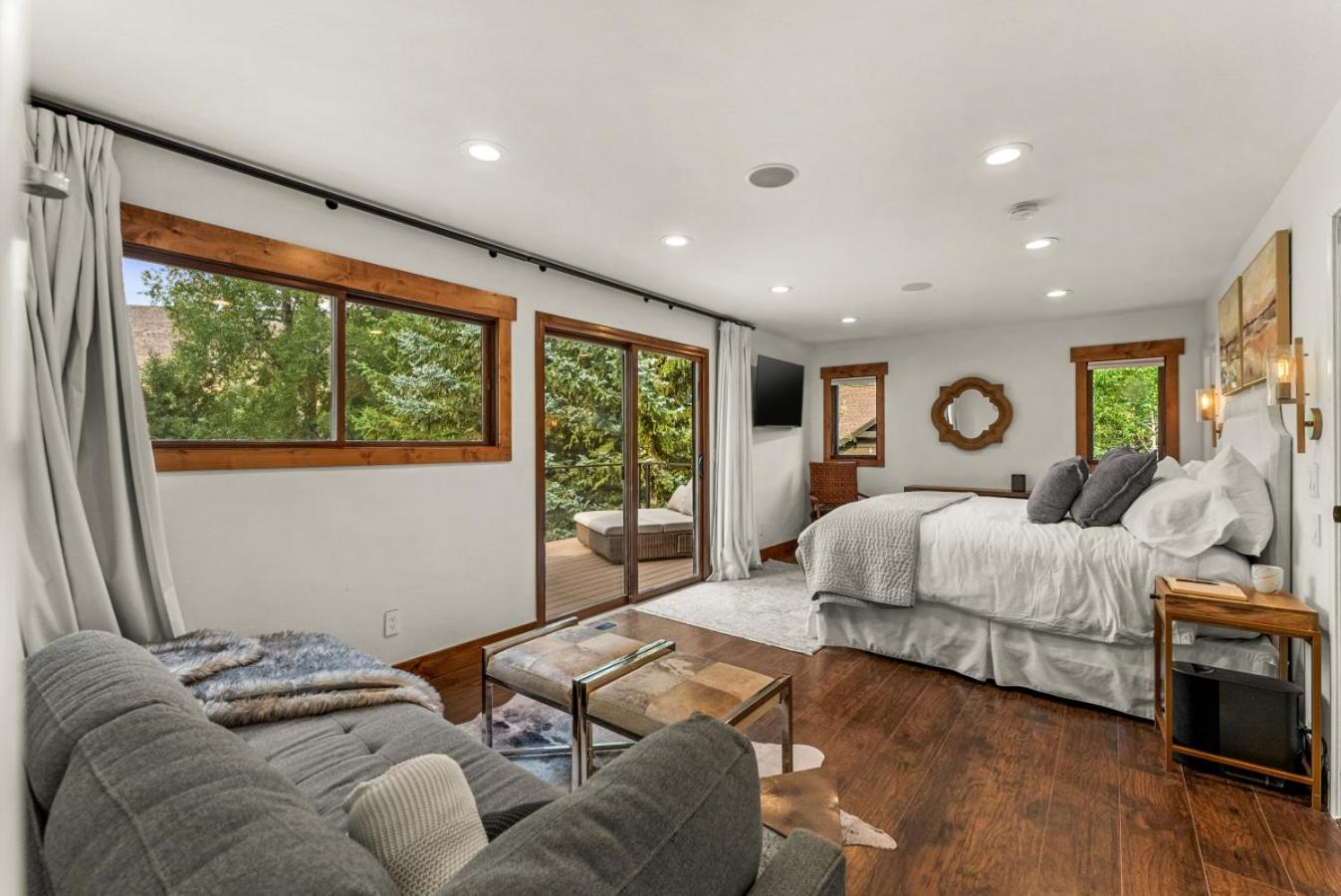 Stonecreek Summit 6BR LUXE Retreat with Hot Tub