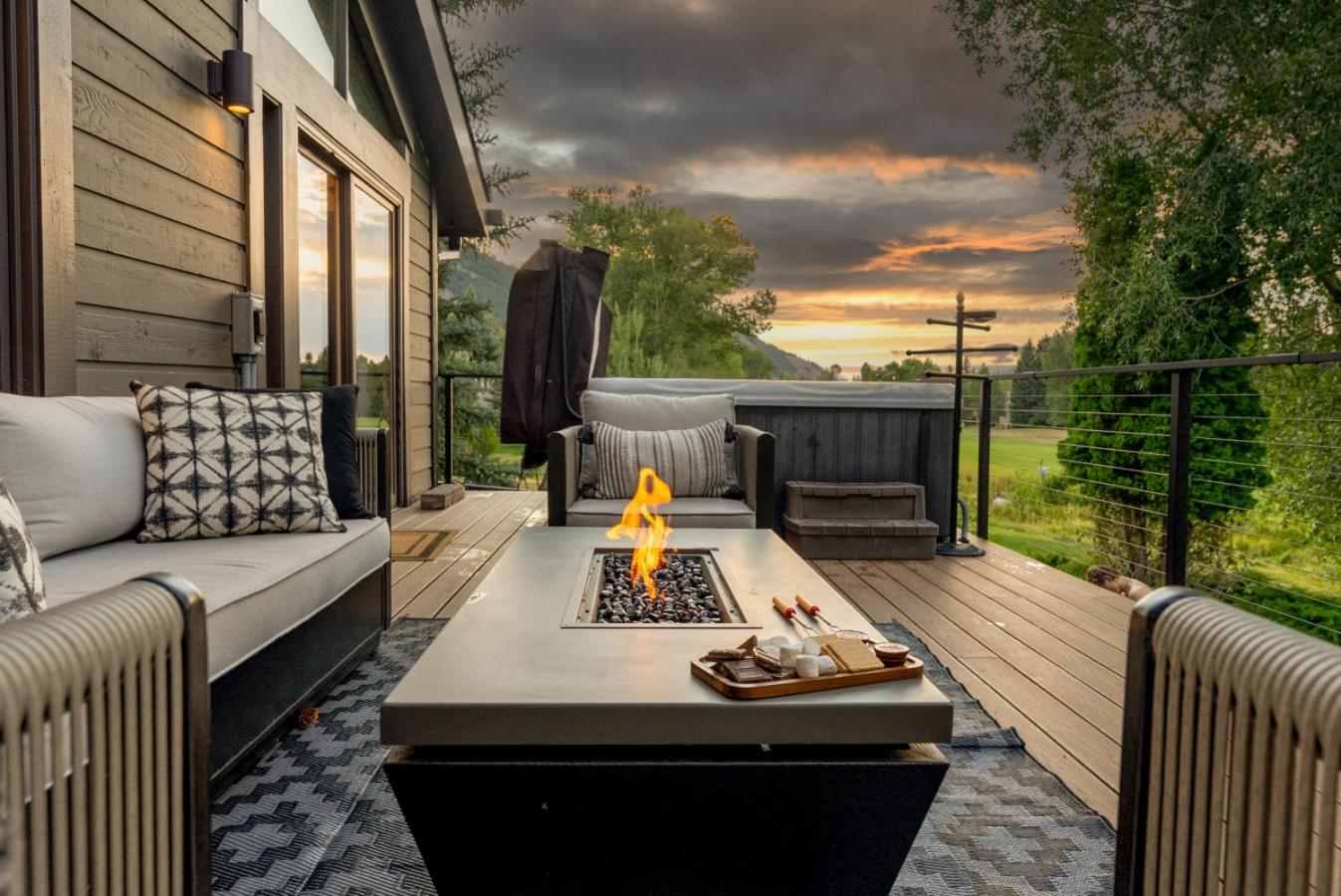 Stonecreek Summit 6BR LUXE Retreat with Hot Tub