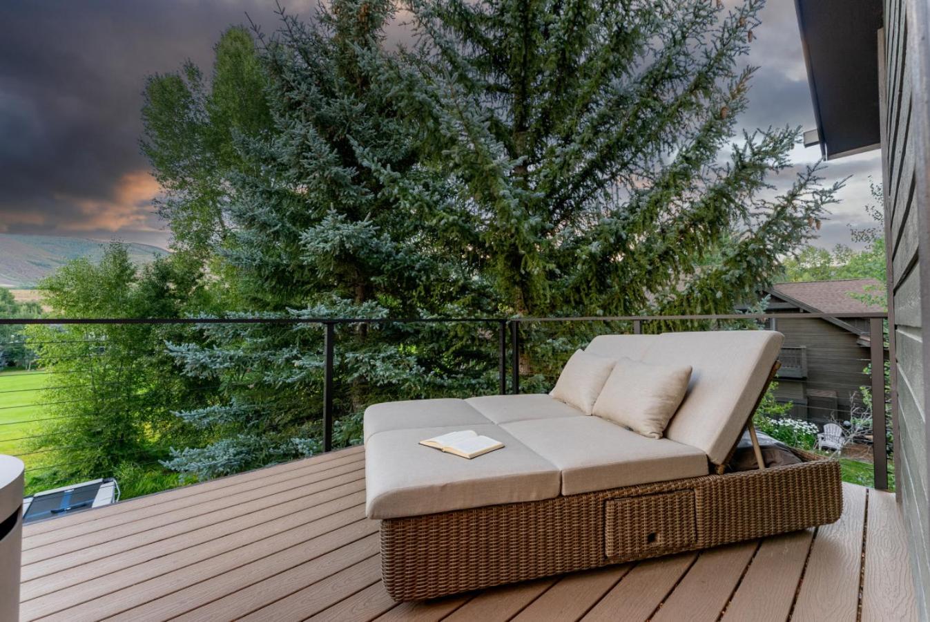 Stonecreek Summit 6BR LUXE Retreat with Hot Tub