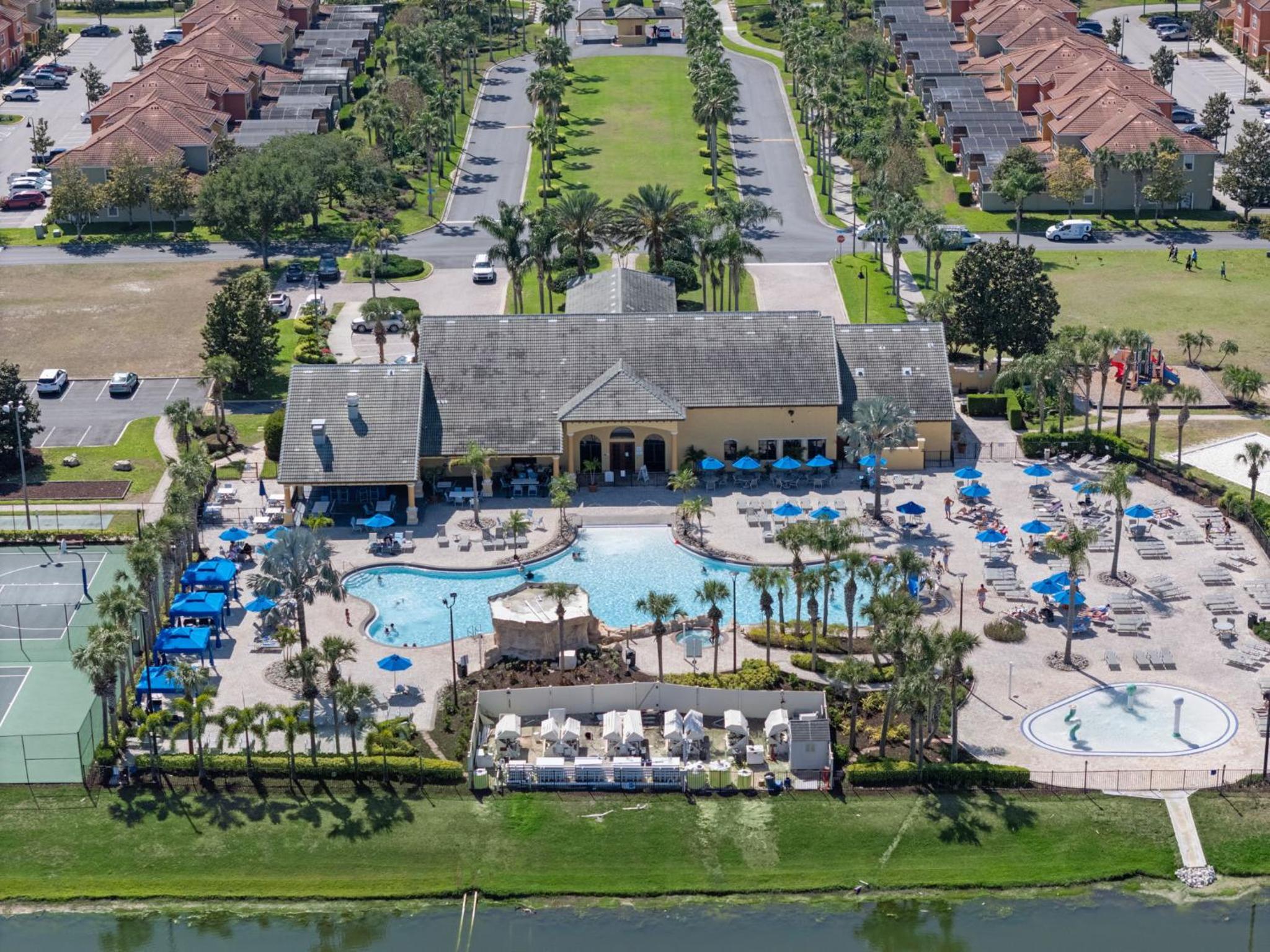 6 Bedrooms 5 Bath home in the beautiful Paradise Palms Resort