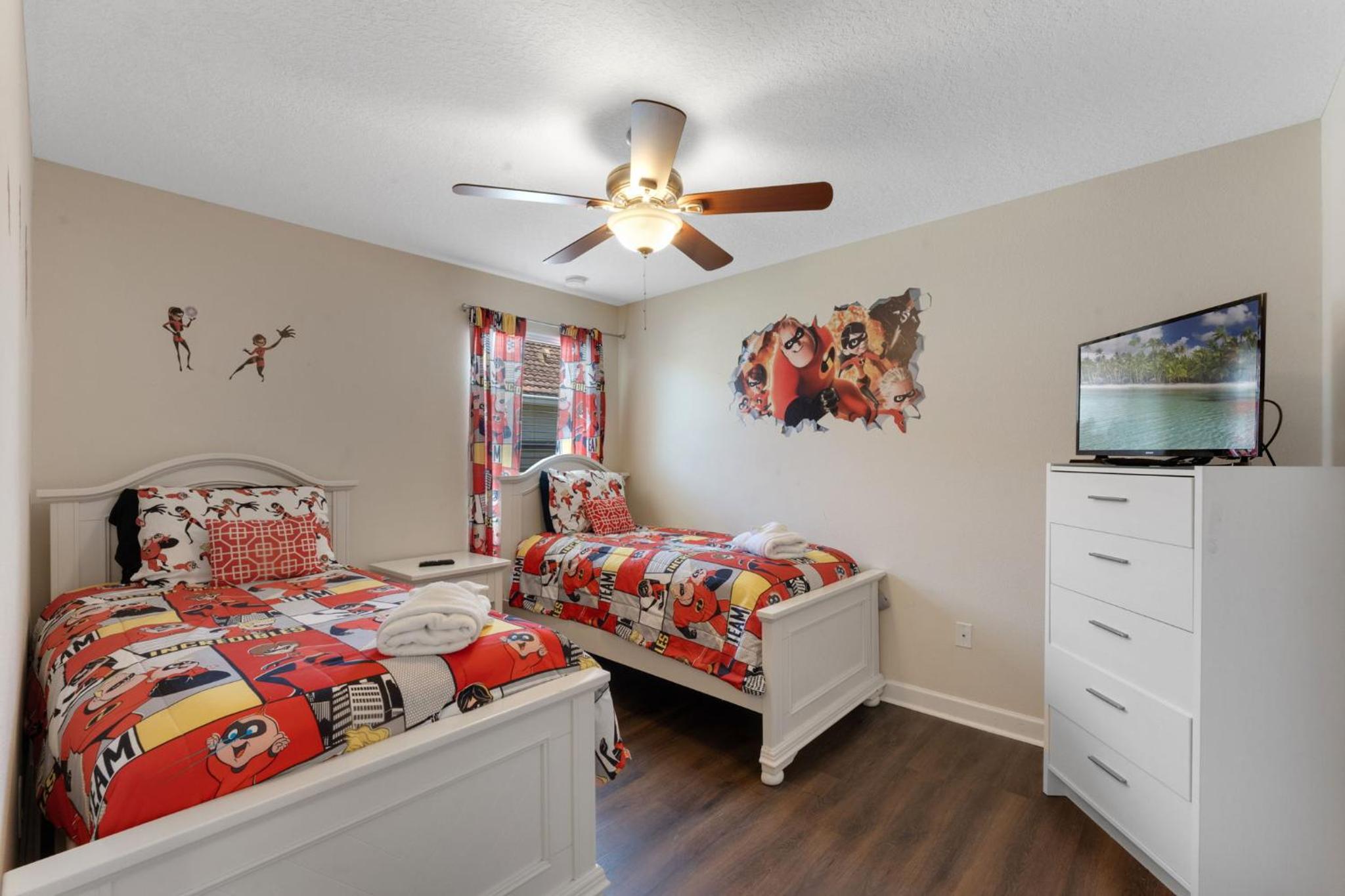 6 Bedrooms 5 Bath home in the beautiful Paradise Palms Resort