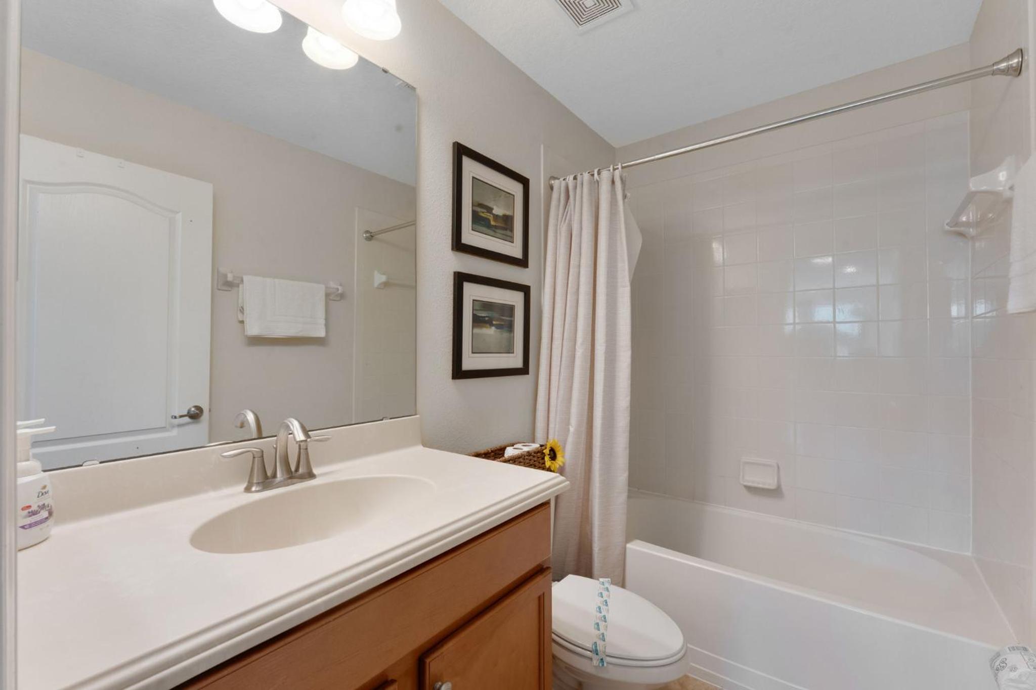 6 Bedrooms 5 Bath home in the beautiful Paradise Palms Resort