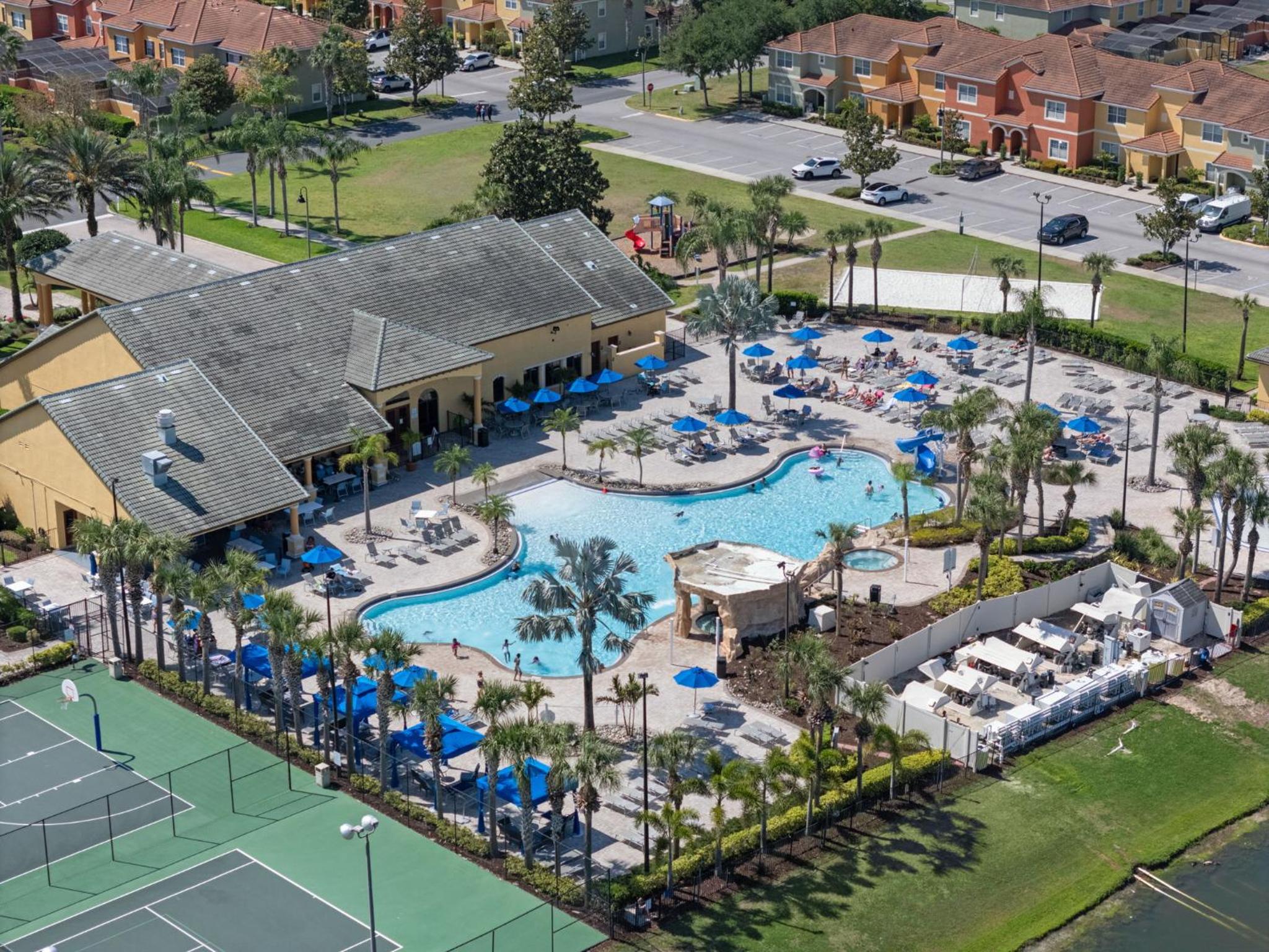 6 Bedrooms 5 Bath home in the beautiful Paradise Palms Resort