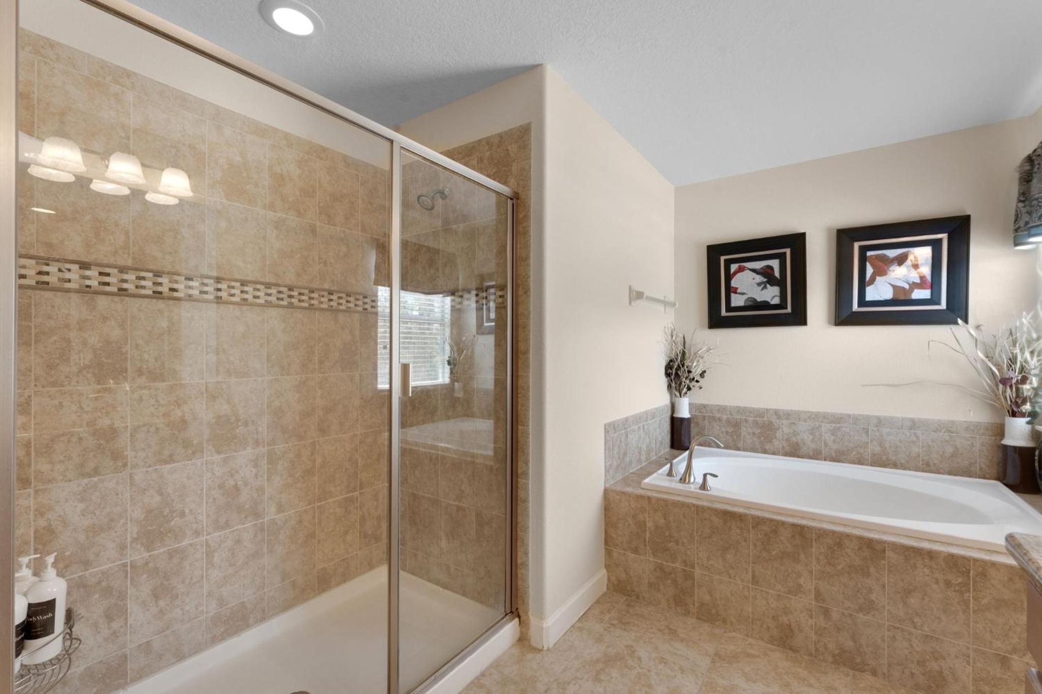 6 Bedrooms 5 Bath home in the beautiful Paradise Palms Resort