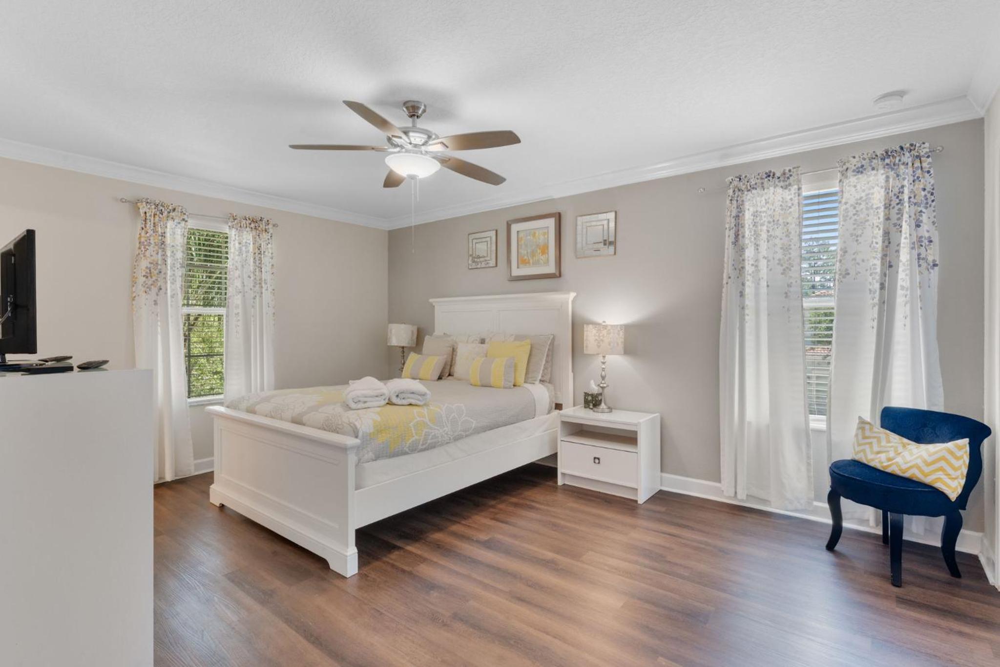 6 Bedrooms 5 Bath home in the beautiful Paradise Palms Resort