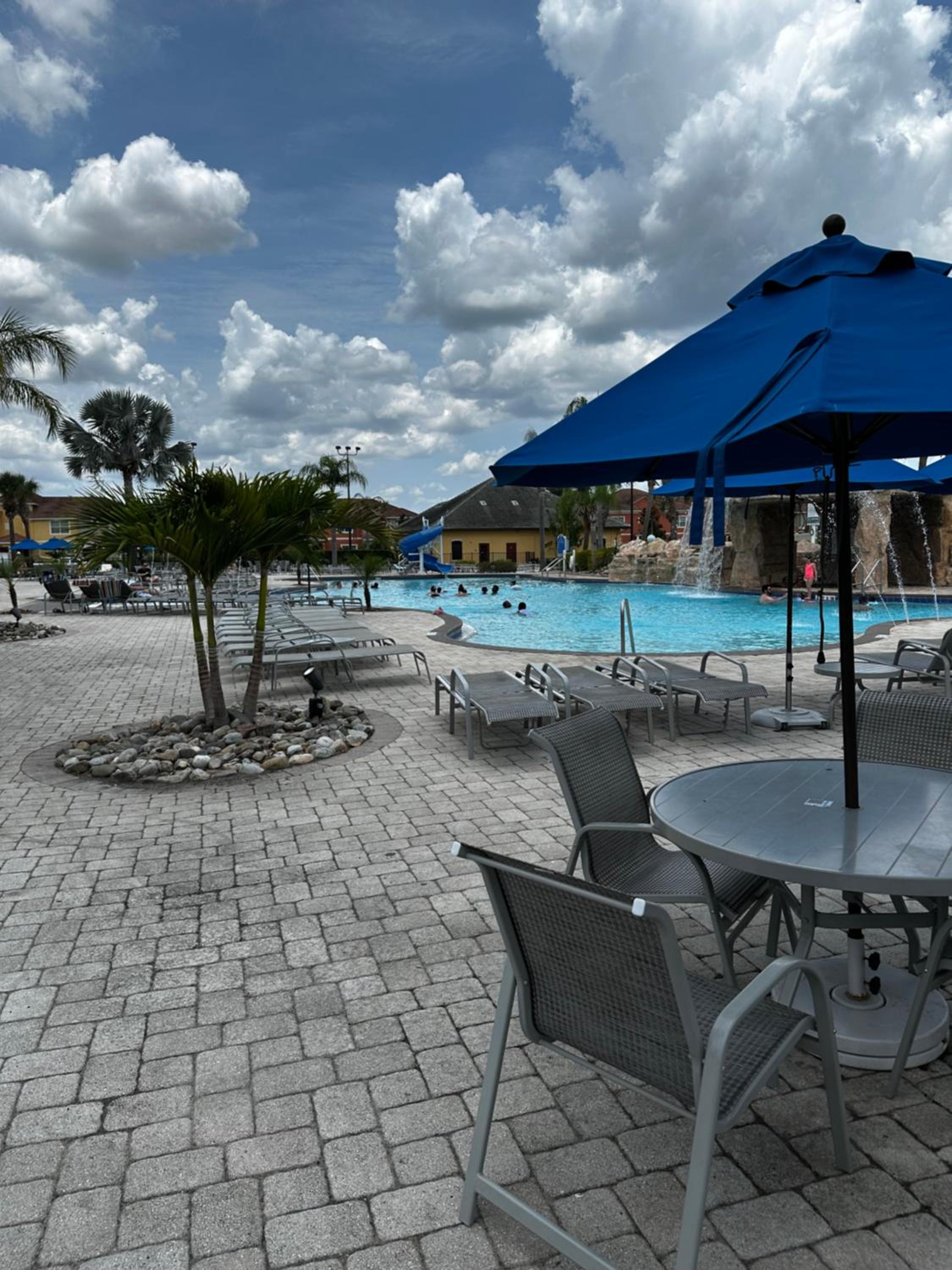 6 Bedrooms 5 Bath home in the beautiful Paradise Palms Resort