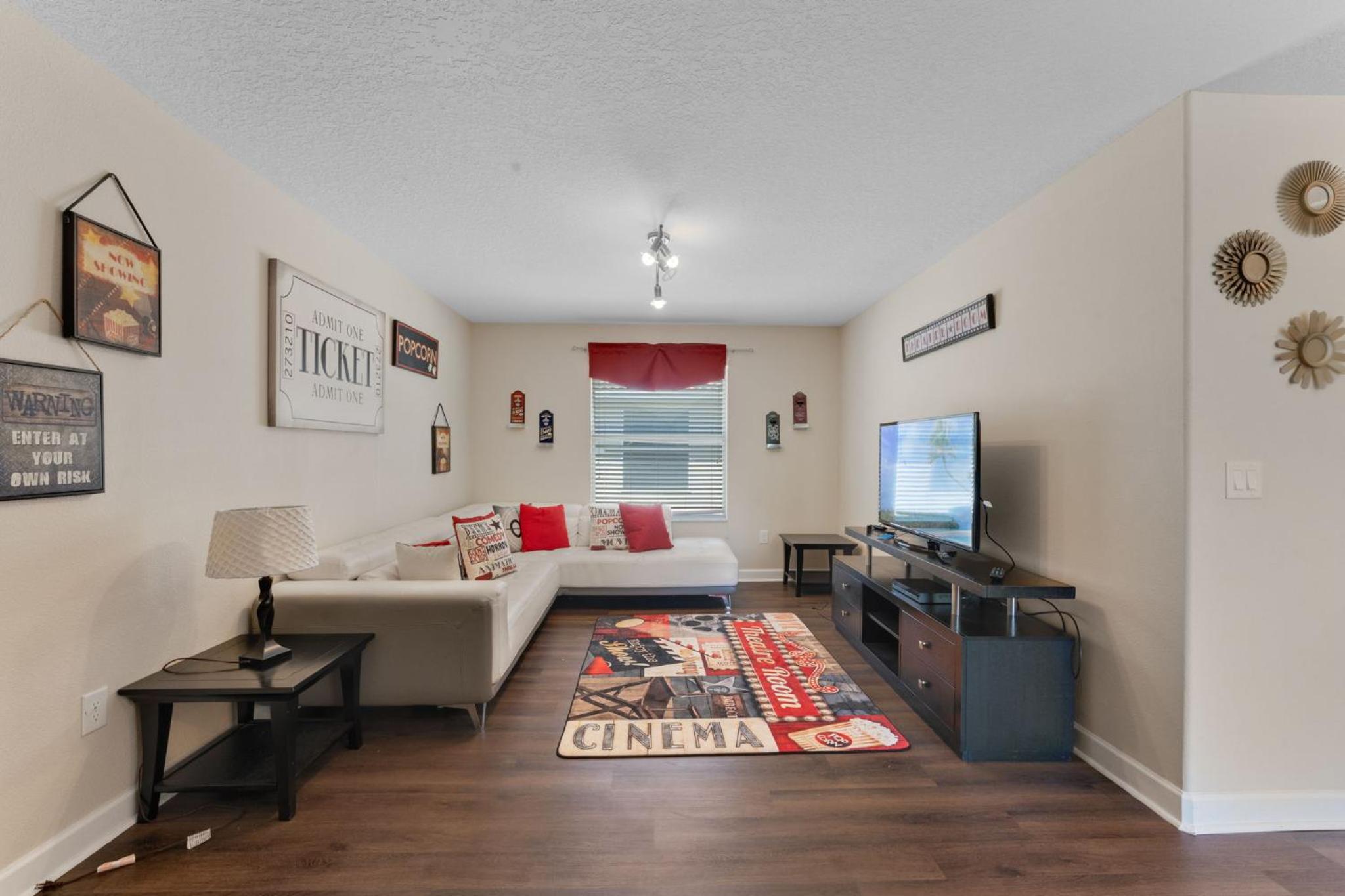 6 Bedrooms 5 Bath home in the beautiful Paradise Palms Resort
