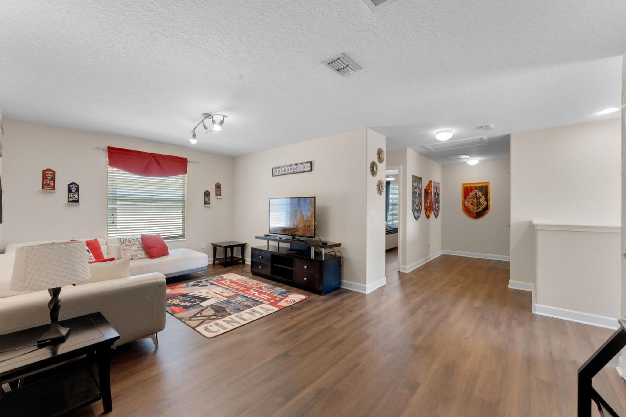 6 Bedrooms 5 Bath home in the beautiful Paradise Palms Resort