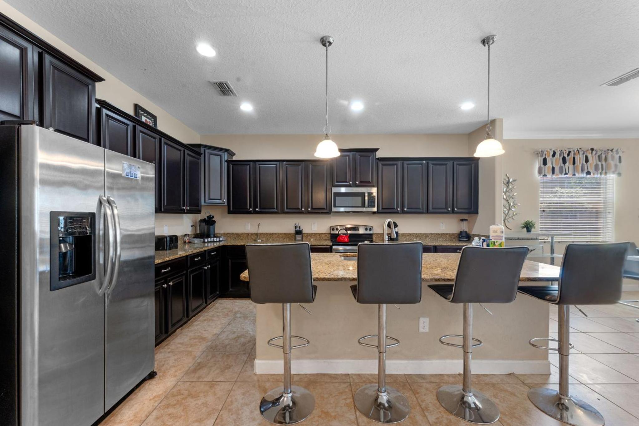 6 Bedrooms 5 Bath home in the beautiful Paradise Palms Resort