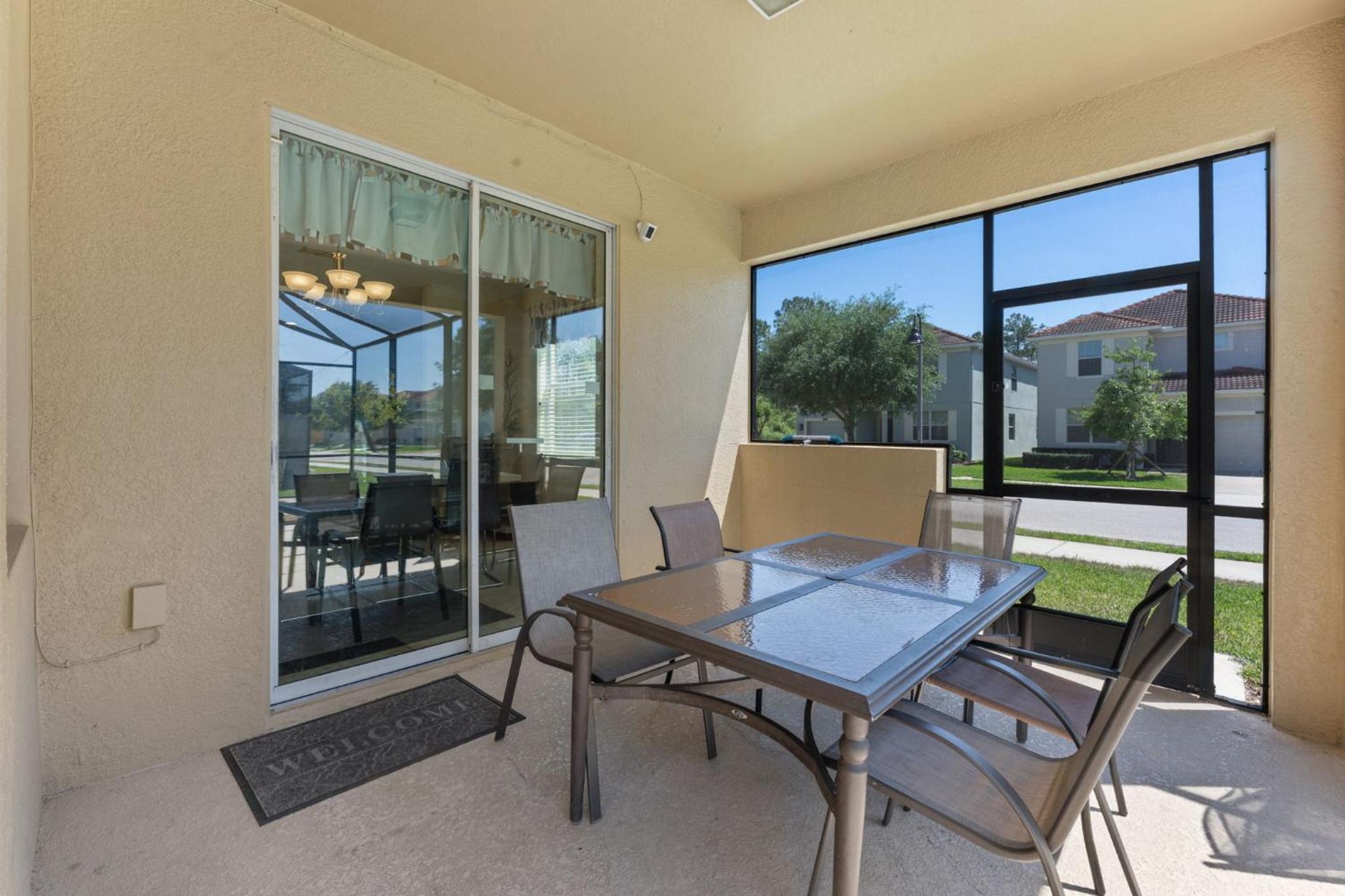 6 Bedrooms 5 Bath home in the beautiful Paradise Palms Resort
