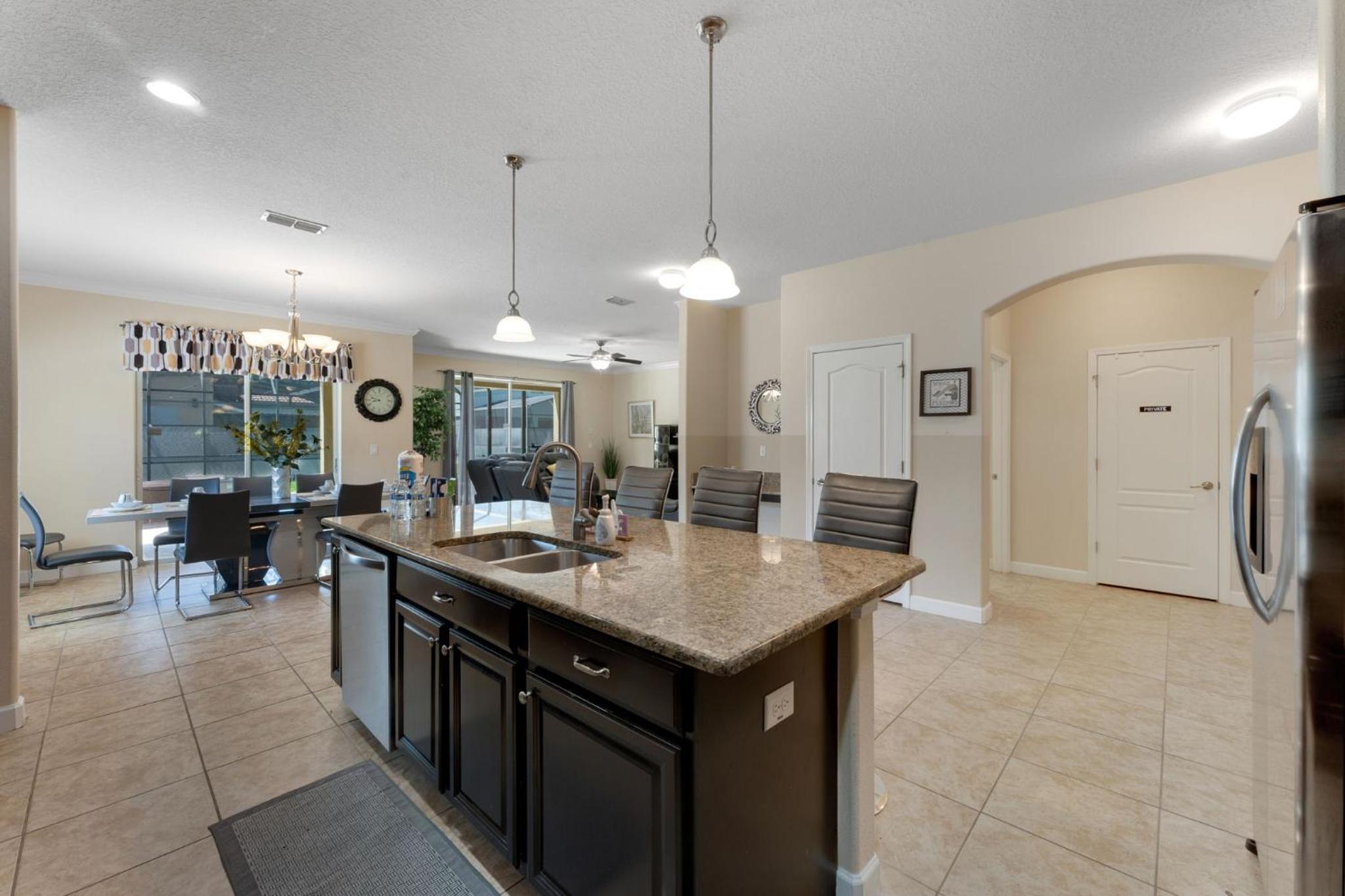 6 Bedrooms 5 Bath home in the beautiful Paradise Palms Resort
