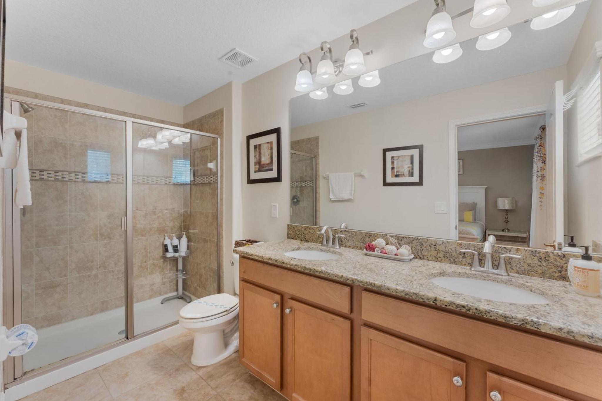 6 Bedrooms 5 Bath home in the beautiful Paradise Palms Resort