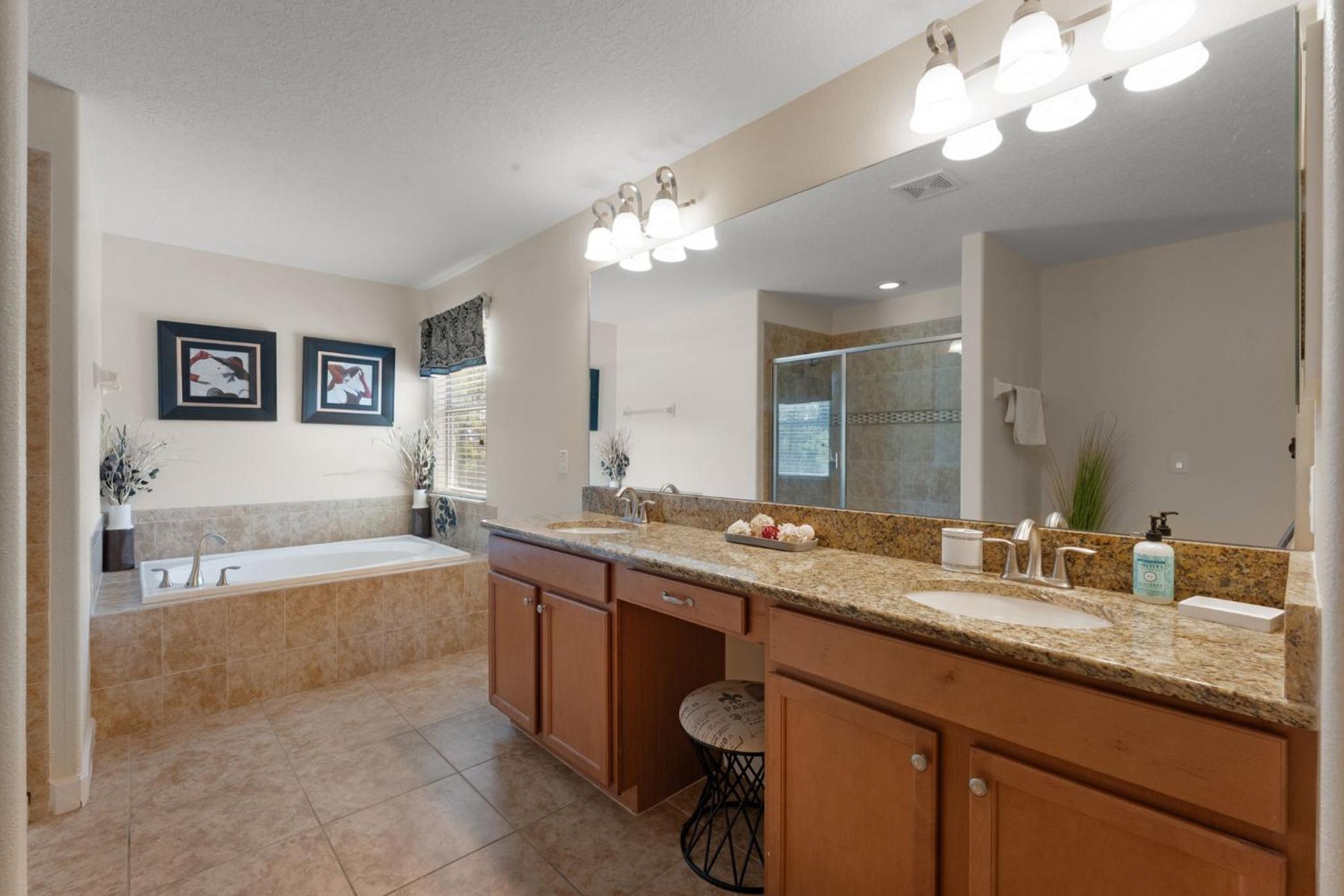 6 Bedrooms 5 Bath home in the beautiful Paradise Palms Resort