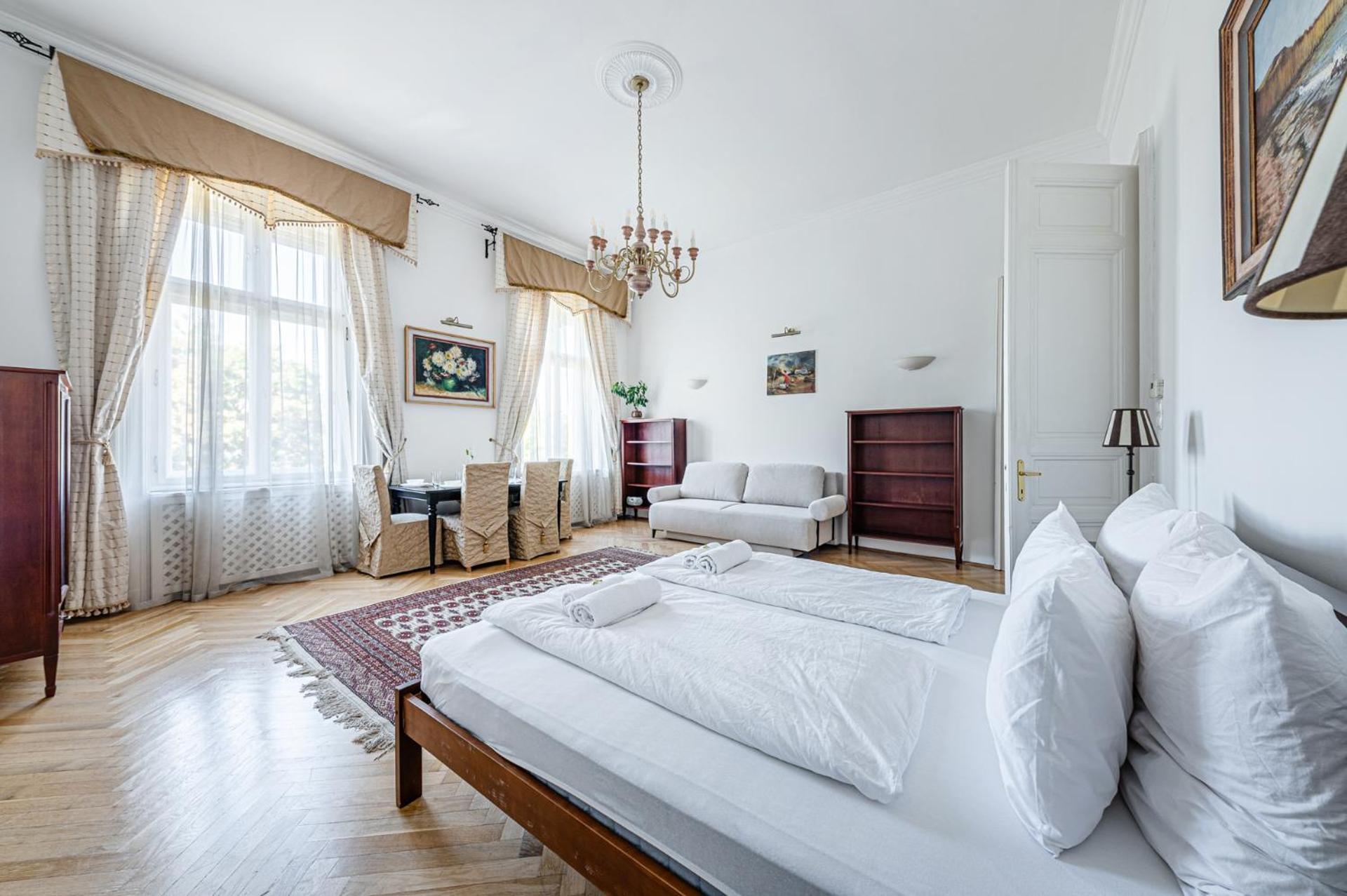 Budapest Classic Charm 2BR Cornertub SmartTV