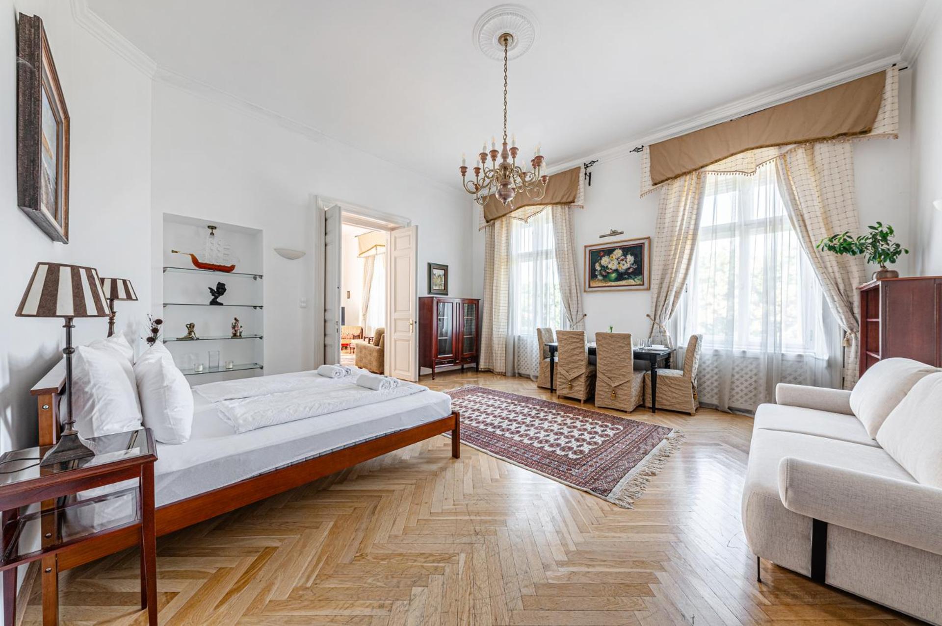 Budapest Classic Charm 2BR Cornertub SmartTV