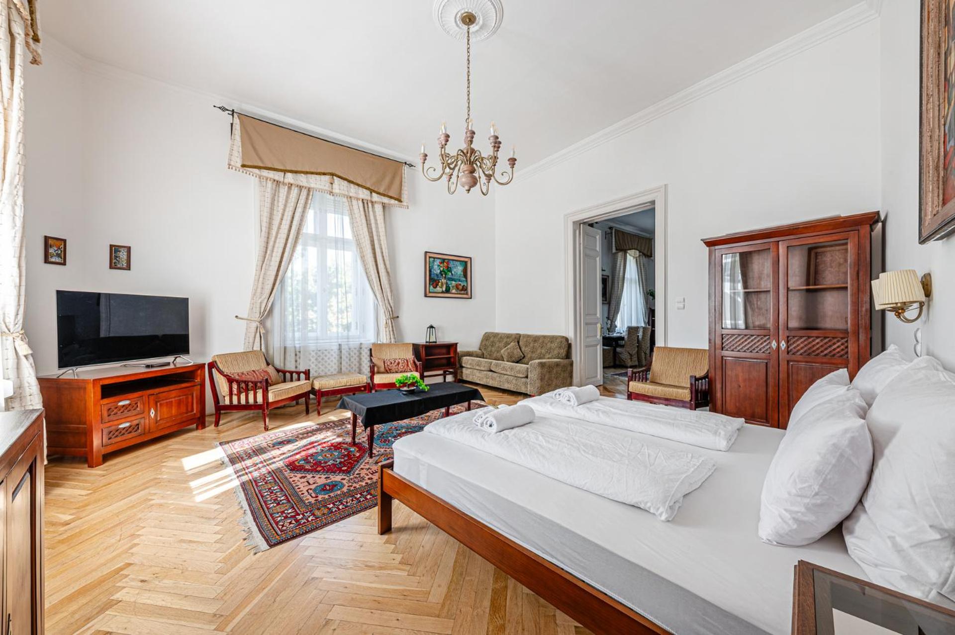 Budapest Classic Charm 2BR Cornertub SmartTV