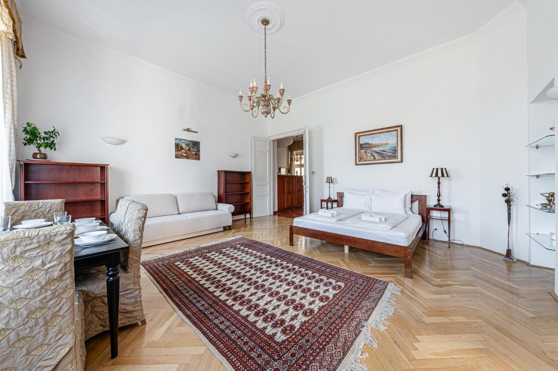 Budapest Classic Charm 2BR Cornertub SmartTV