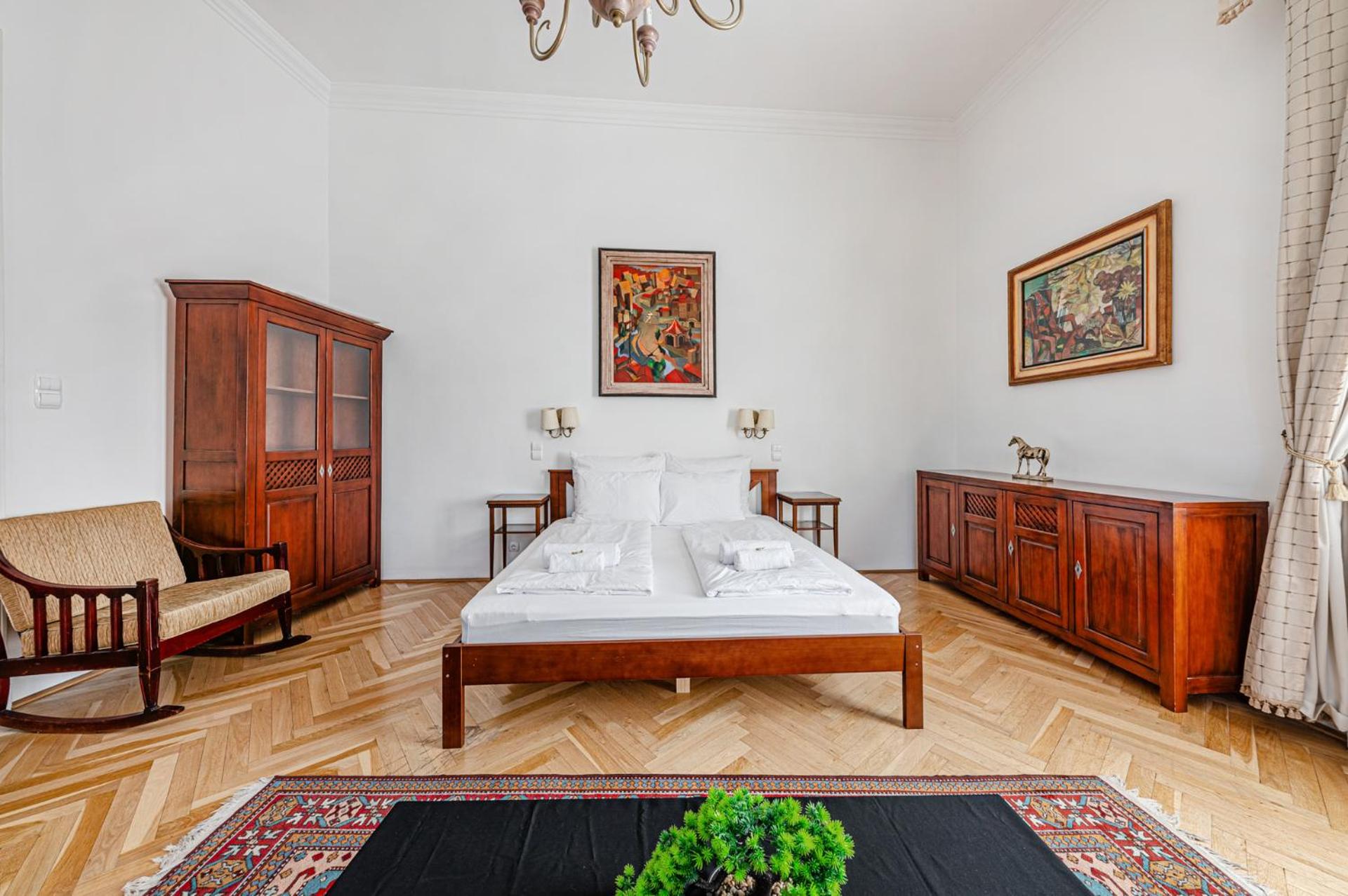 Budapest Classic Charm 2BR Cornertub SmartTV
