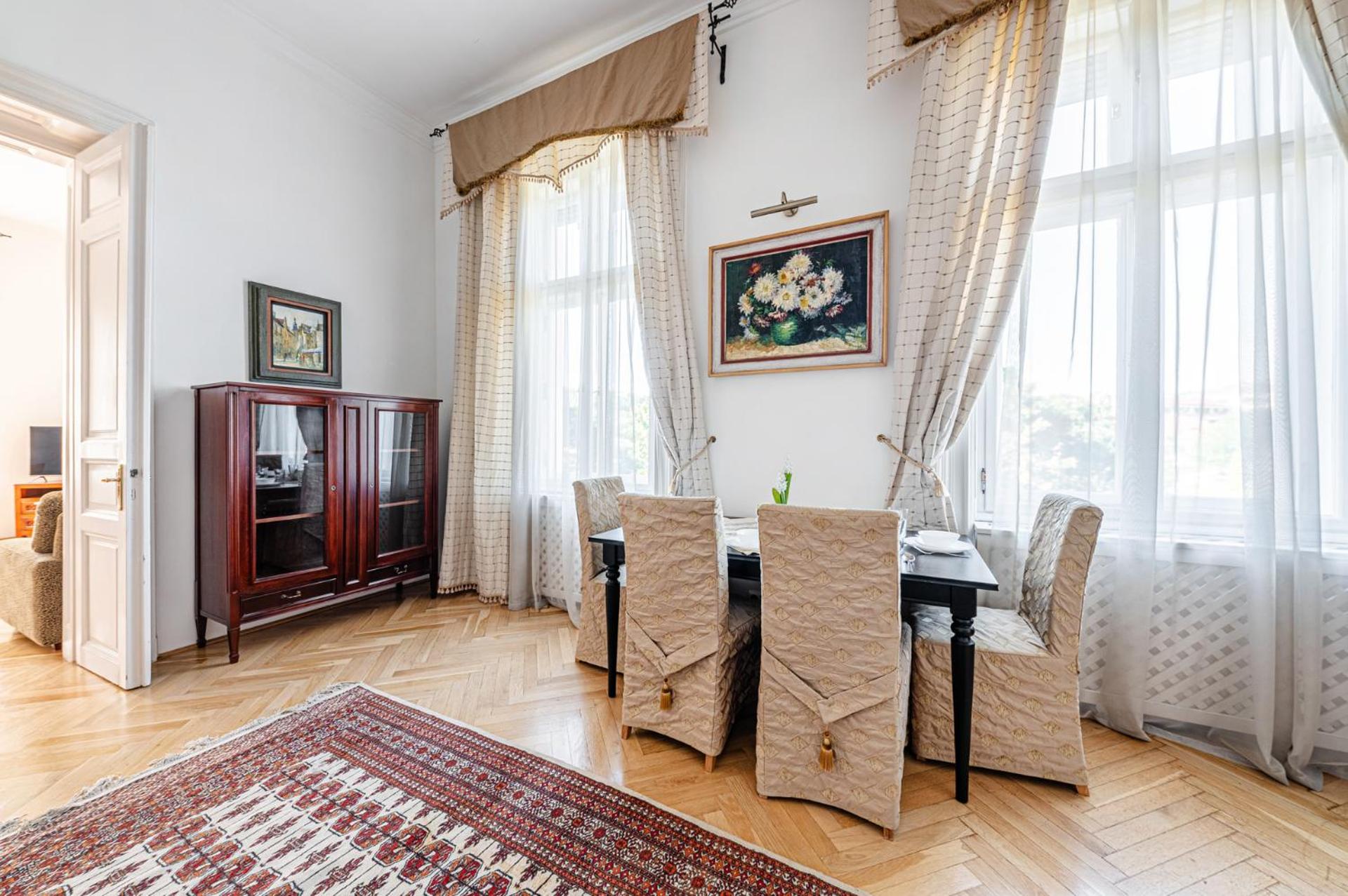 Budapest Classic Charm 2BR Cornertub SmartTV