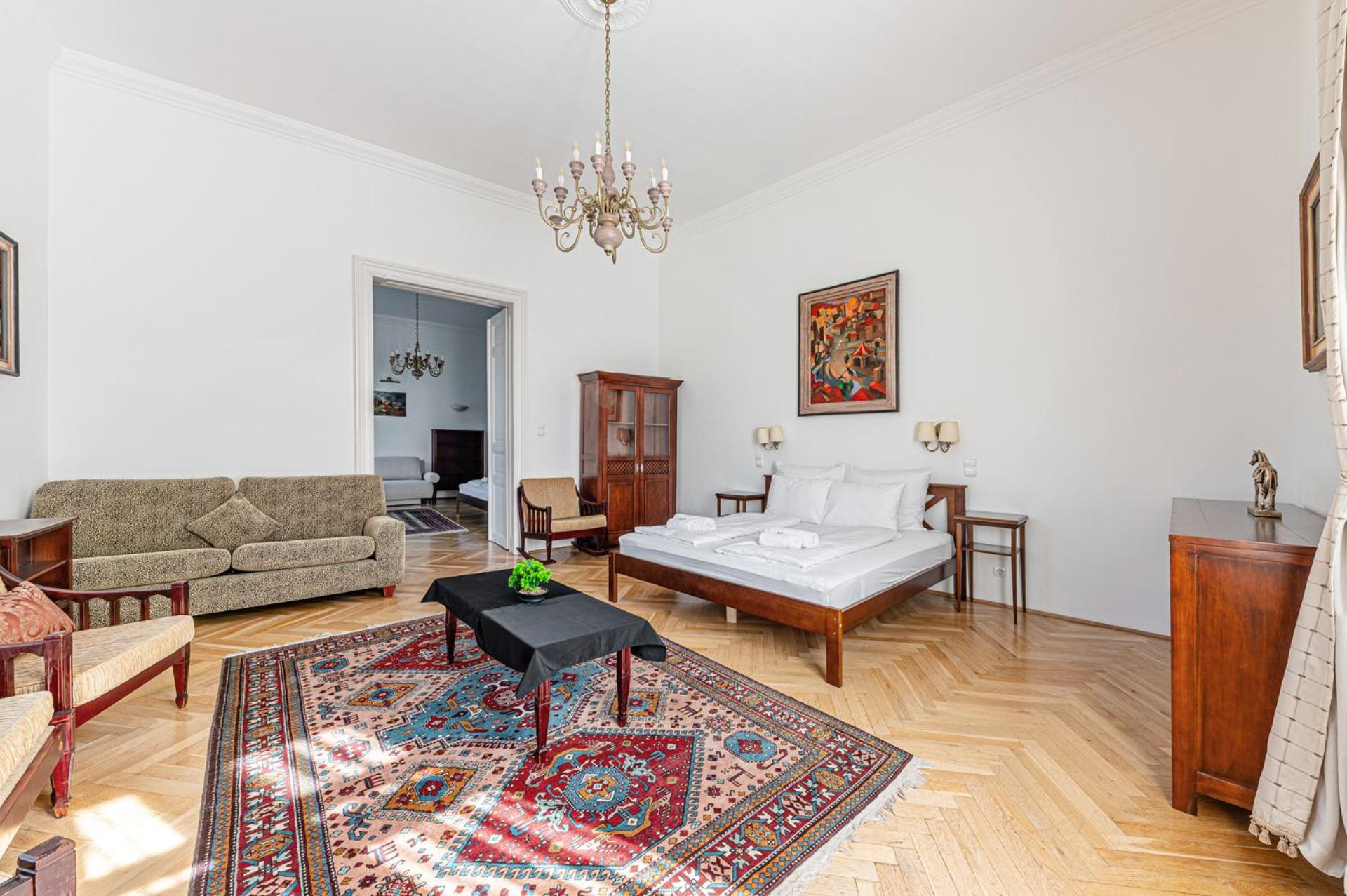 Budapest Classic Charm 2BR Cornertub SmartTV