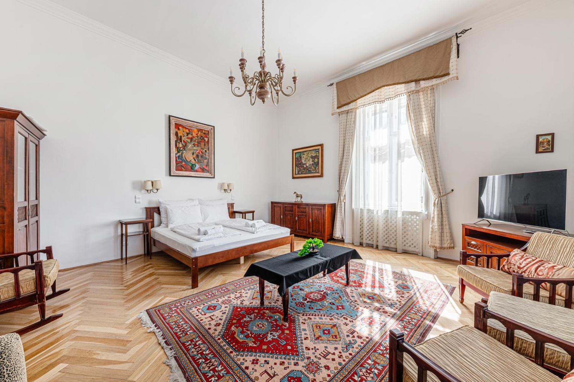 Budapest Classic Charm 2BR Cornertub SmartTV