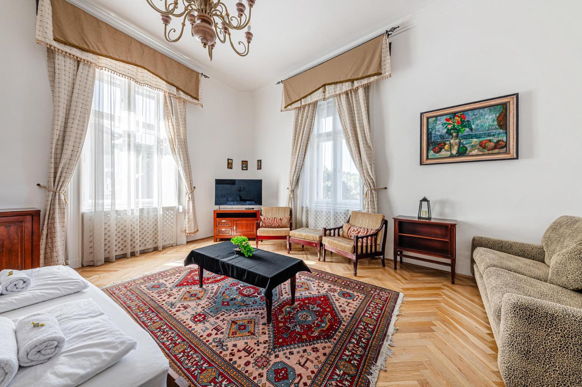 Budapest Classic Charm 2BR Cornertub SmartTV