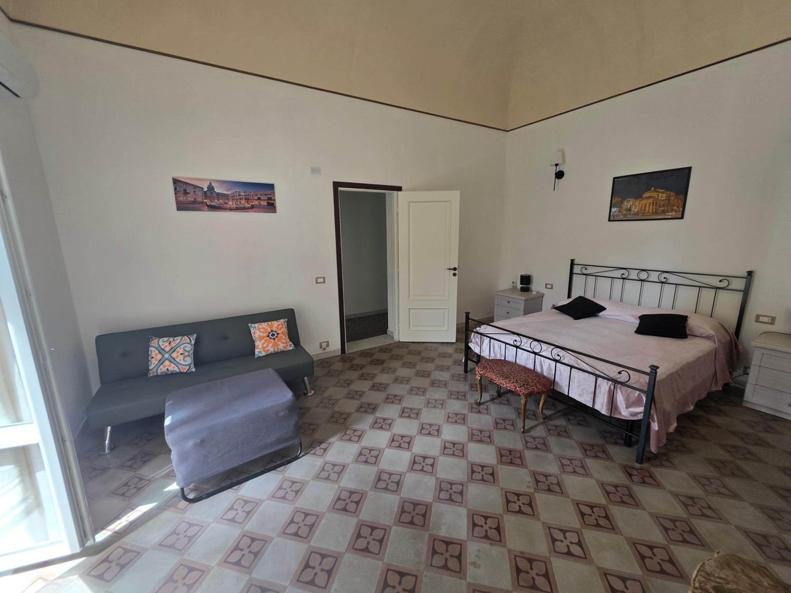 Vivaldi Holidays Historic house in the center of Palermo
