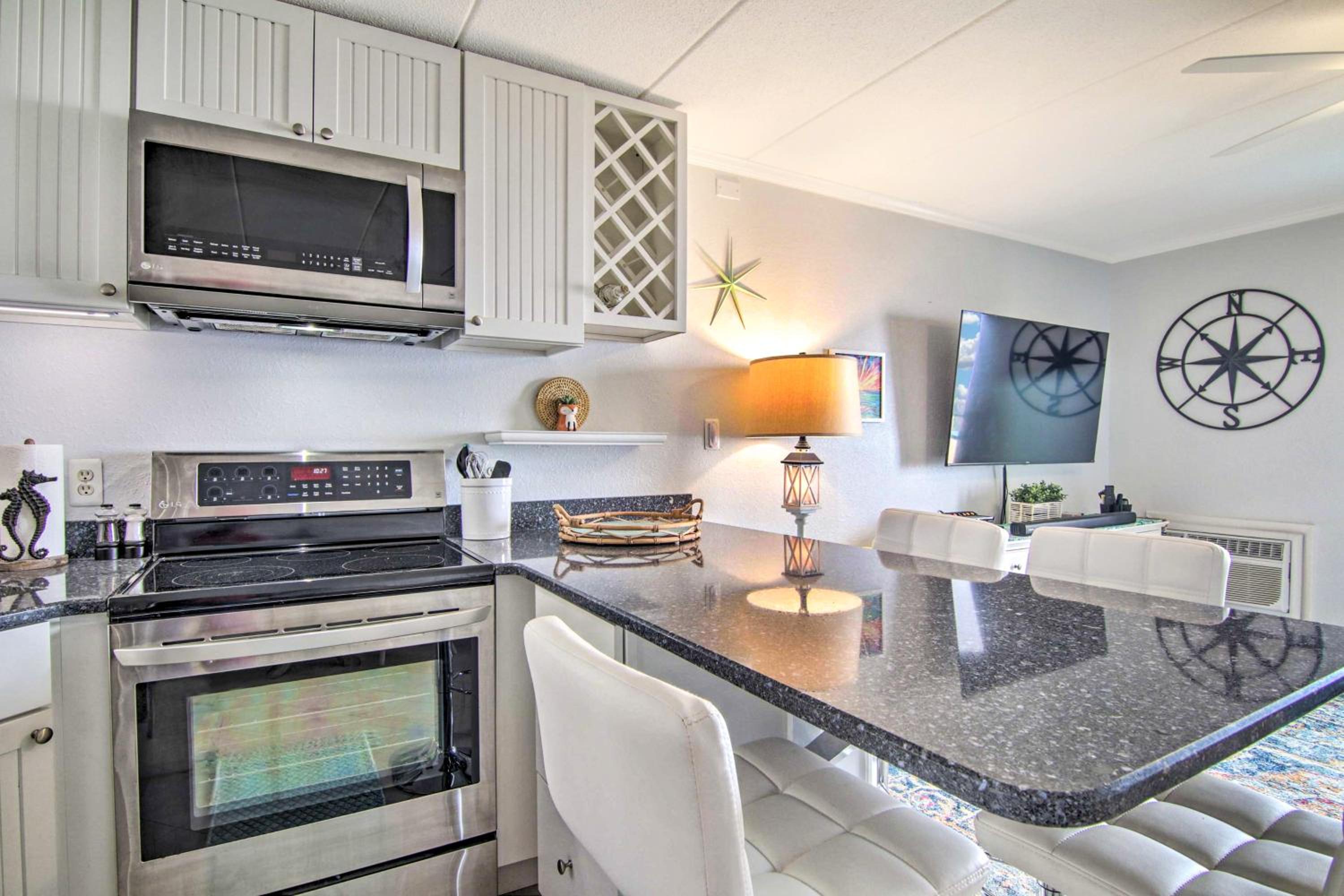 BeachBox I - The One with Incredible Sunrises - Couple's Retreat - East Winds 202