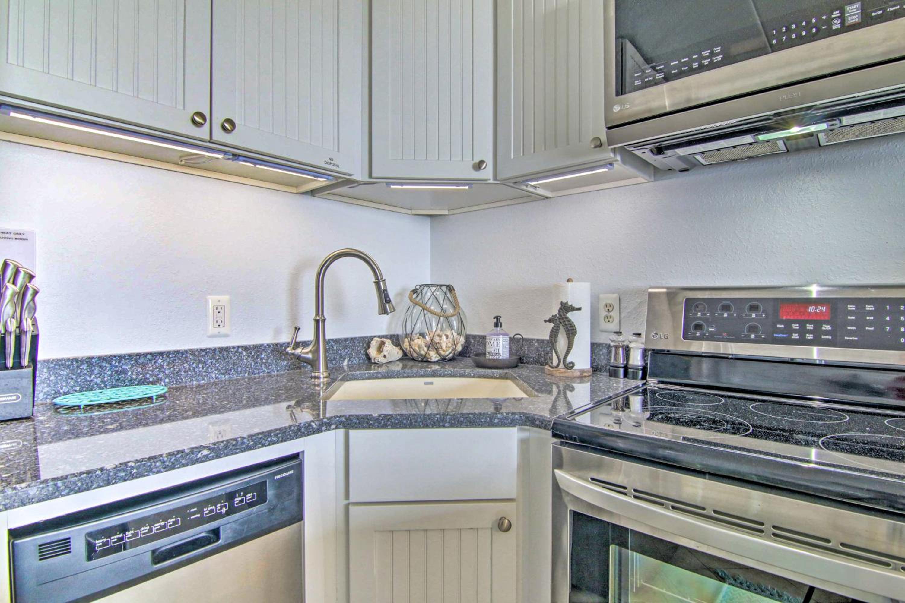 BeachBox I - The One with Incredible Sunrises - Couple's Retreat - East Winds 202