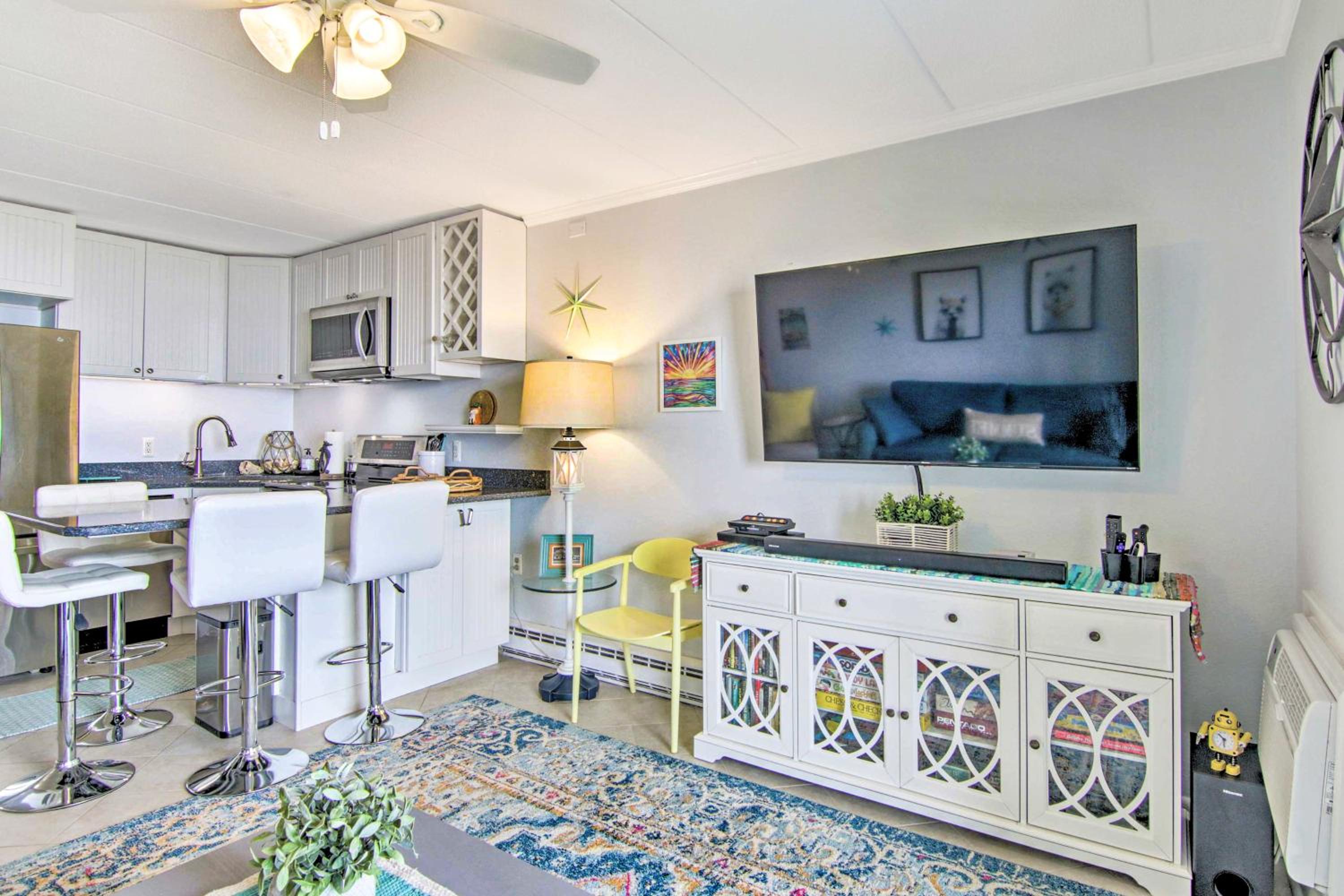 BeachBox I - The One with Incredible Sunrises - Couple's Retreat - East Winds 202