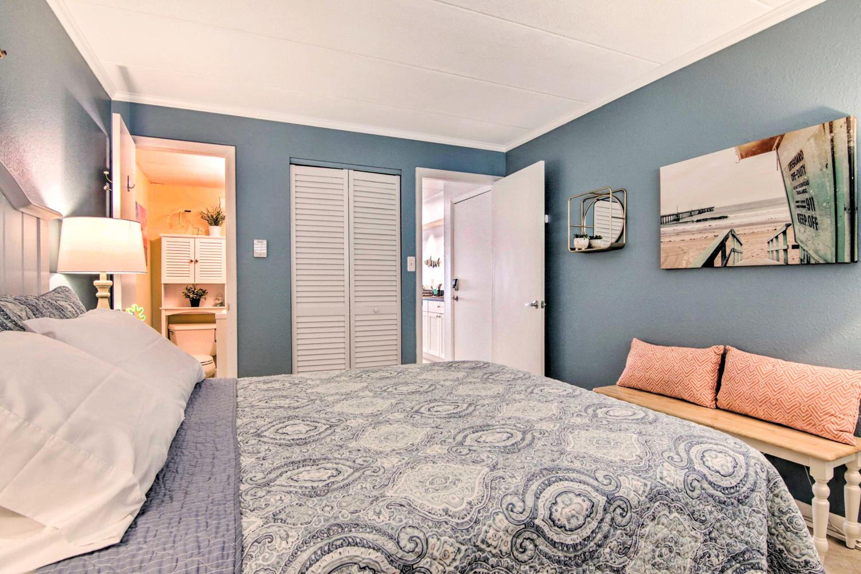 BeachBox I - The One with Incredible Sunrises - Couple's Retreat - East Winds 202