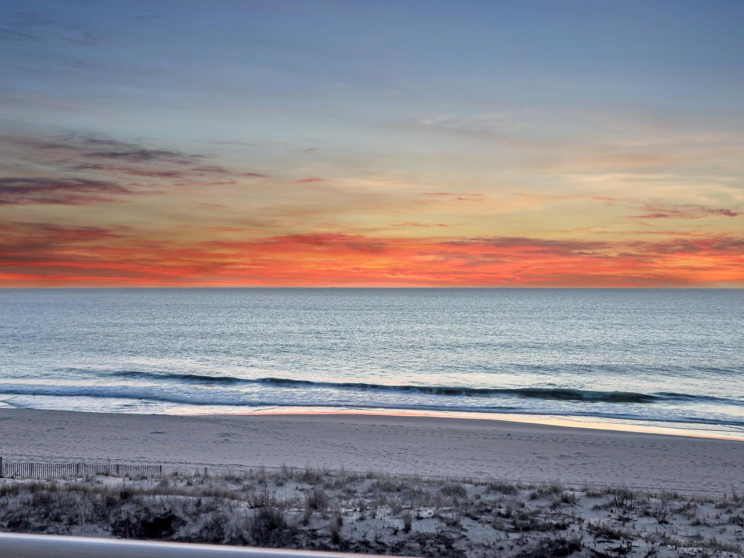 BeachBox I - The One with Incredible Sunrises - Couple's Retreat - East Winds 202