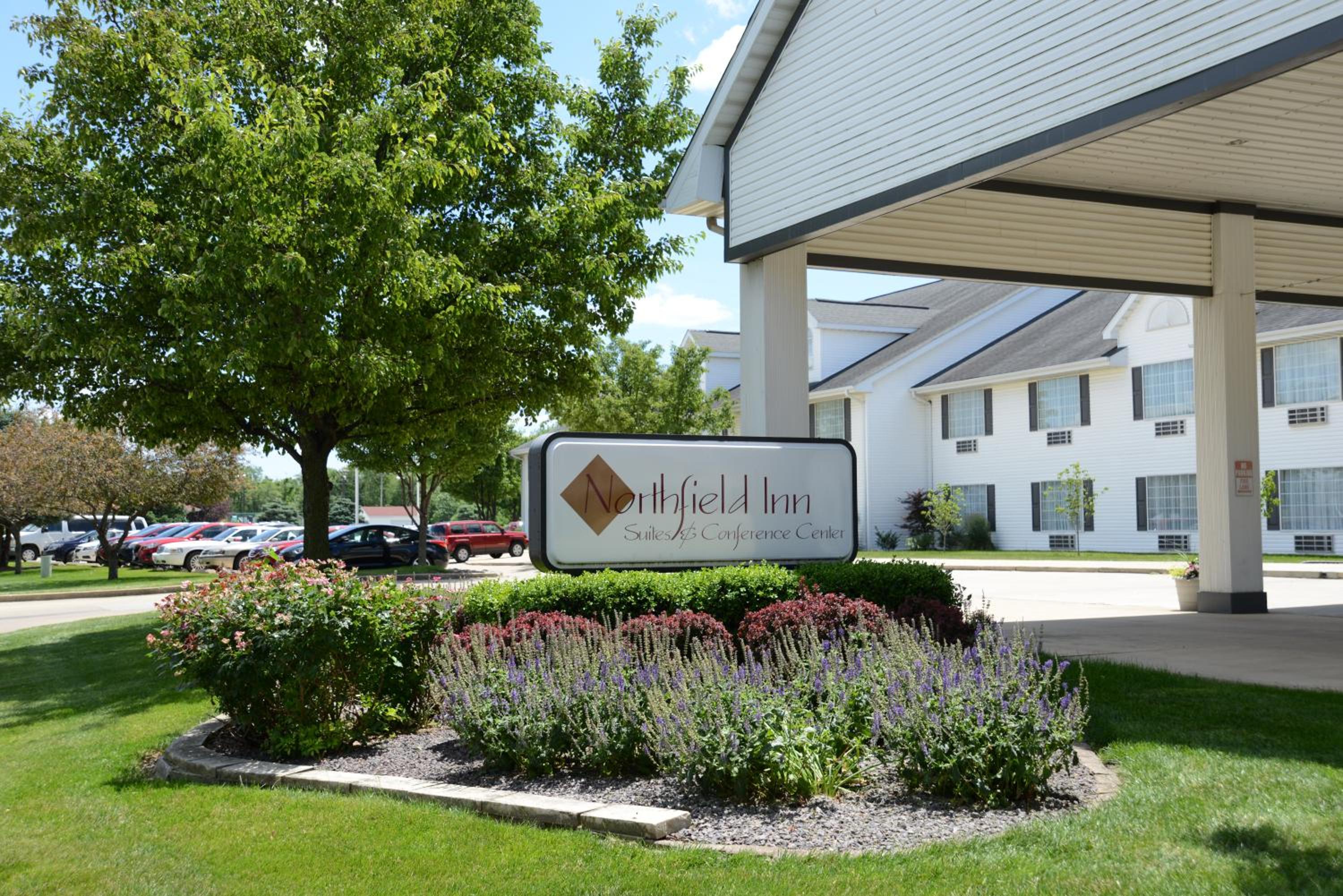 Hotel Northfield Inn Suites and Conference Center - Image 1